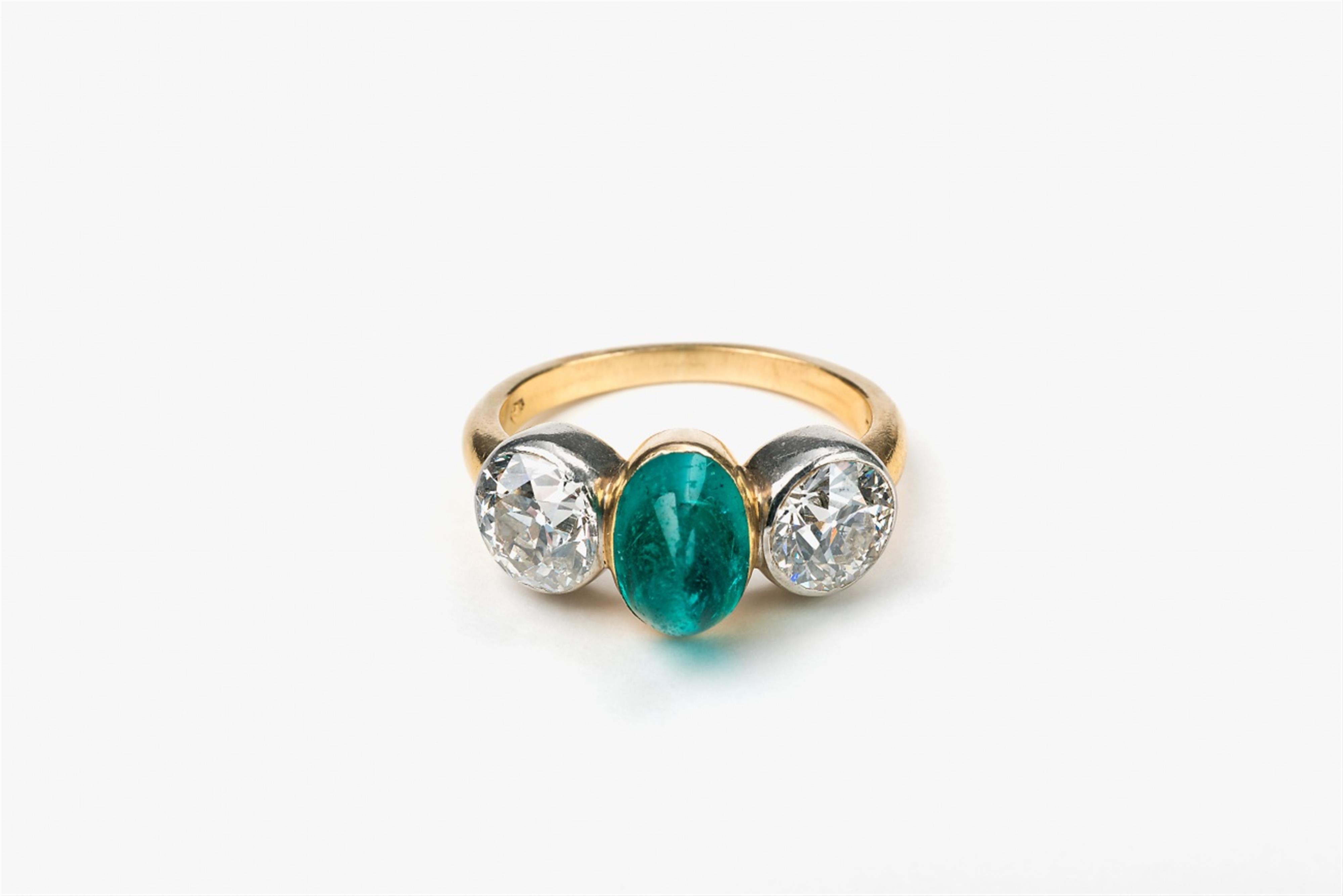 A Viennese Belle Epoque emerald ring - image-1