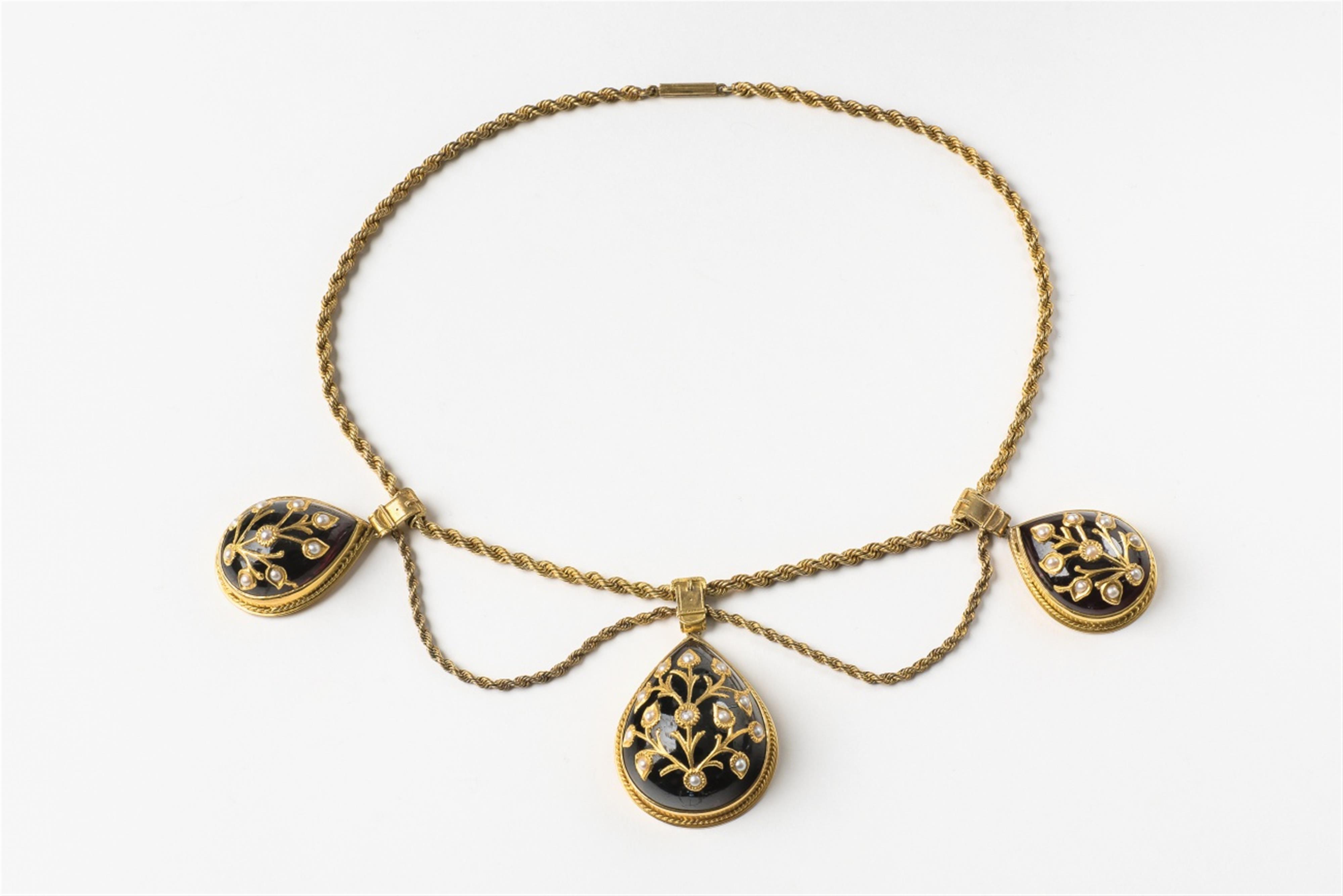 A 14k gold and carbuncle Jaipur style festoon necklace - image-1