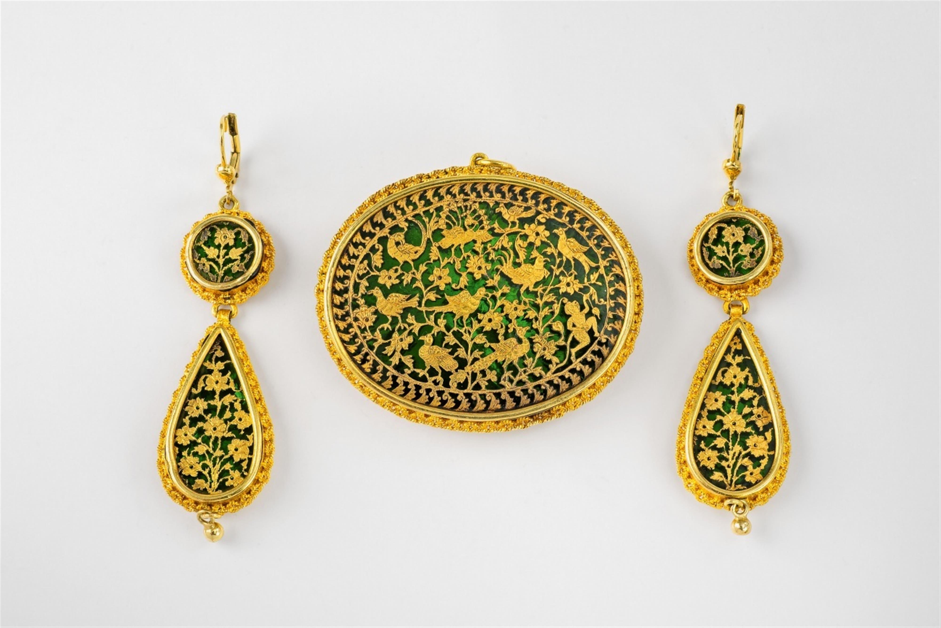 A gold and enamel Pertabghar demi parure - image-1