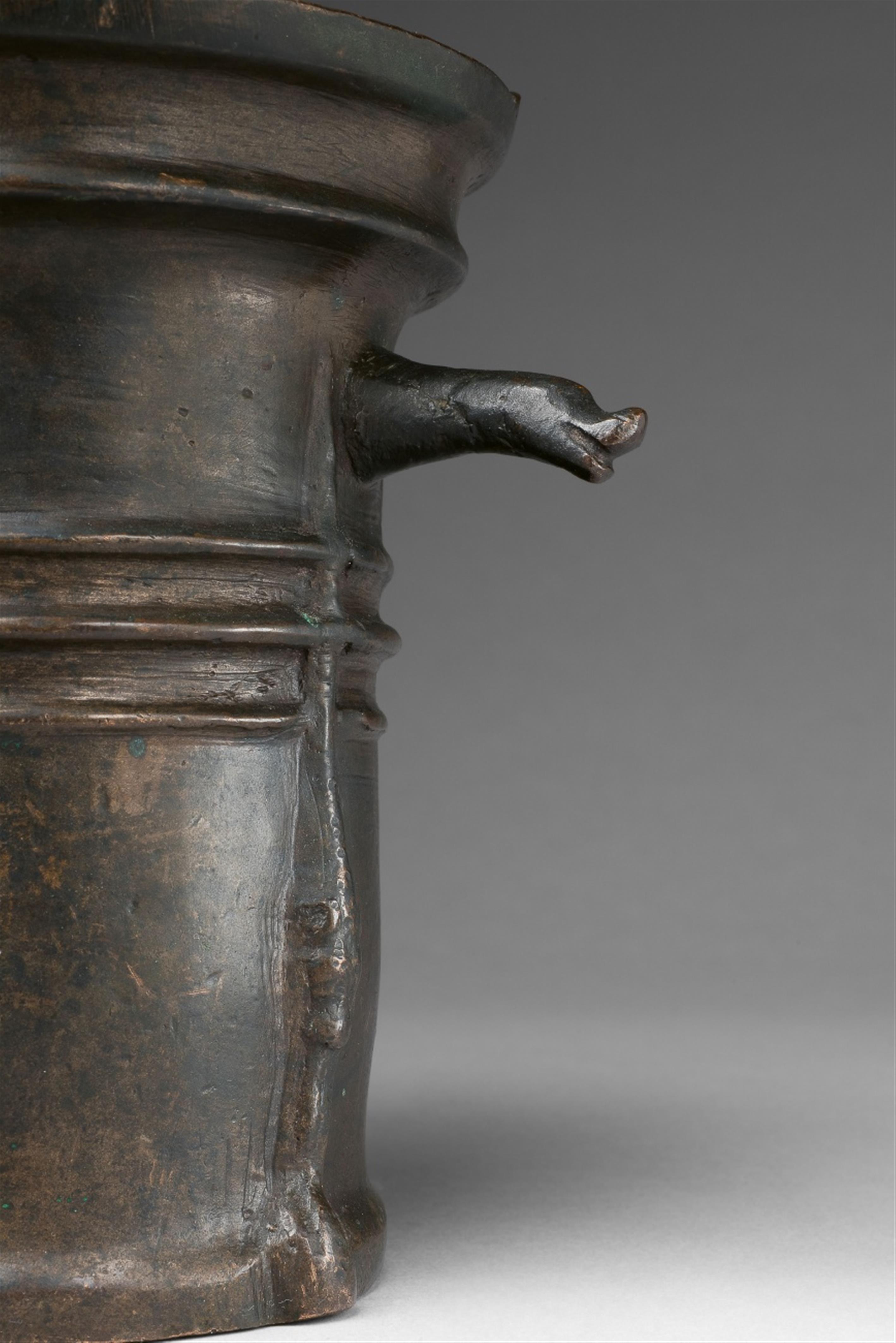 An important Gothic one-handled mortar with a zoomorphic spout - image-2