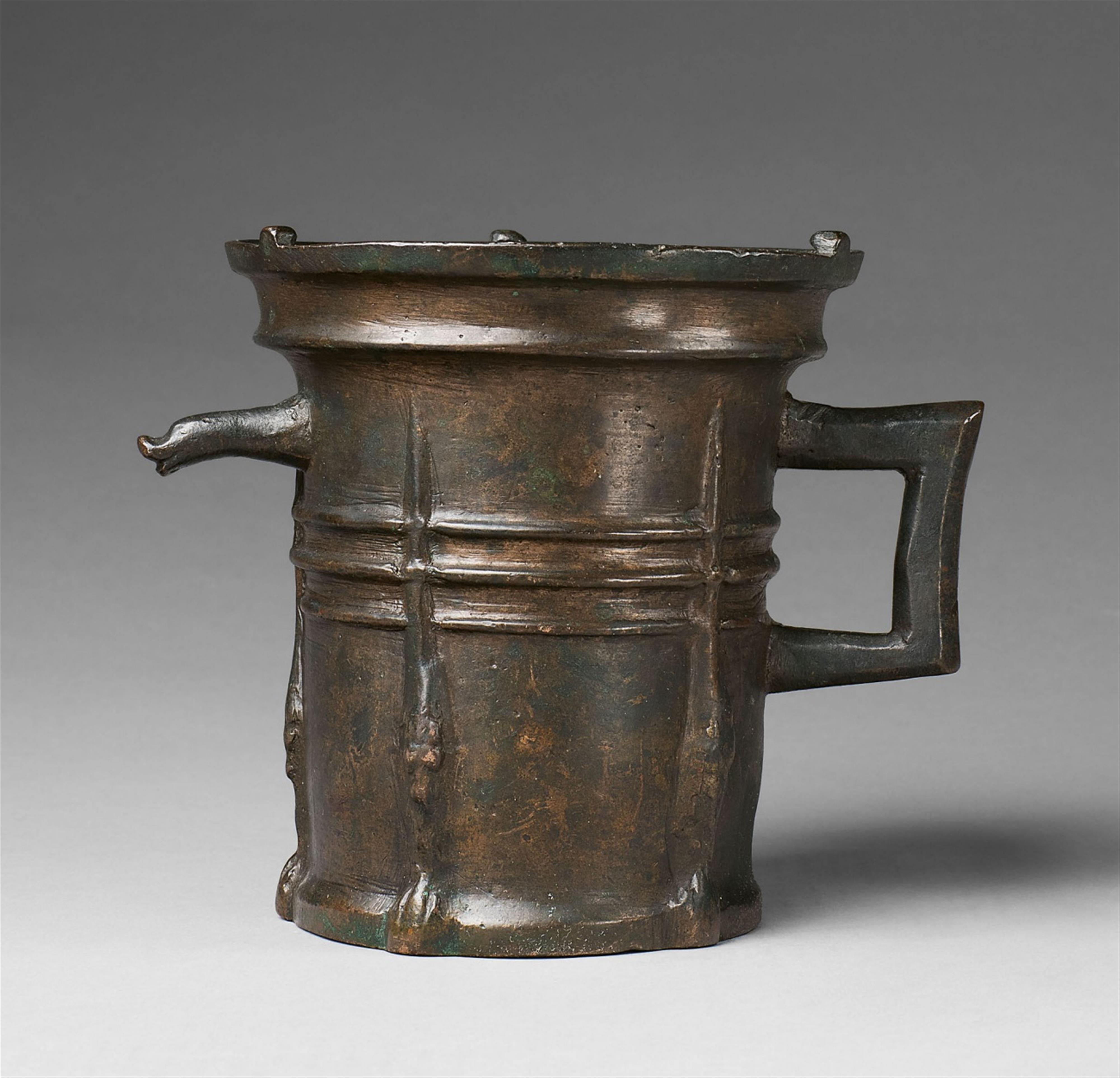 An important Gothic one-handled mortar with a zoomorphic spout - image-1