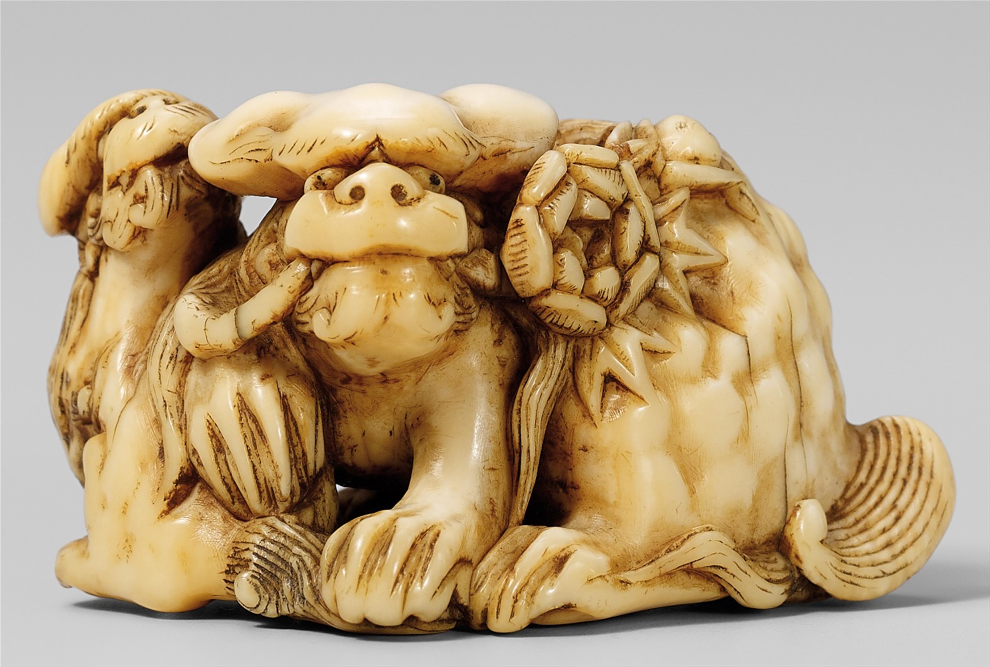 An ivory netsuke of a shishi and a cub. Mid-19th century - image-1