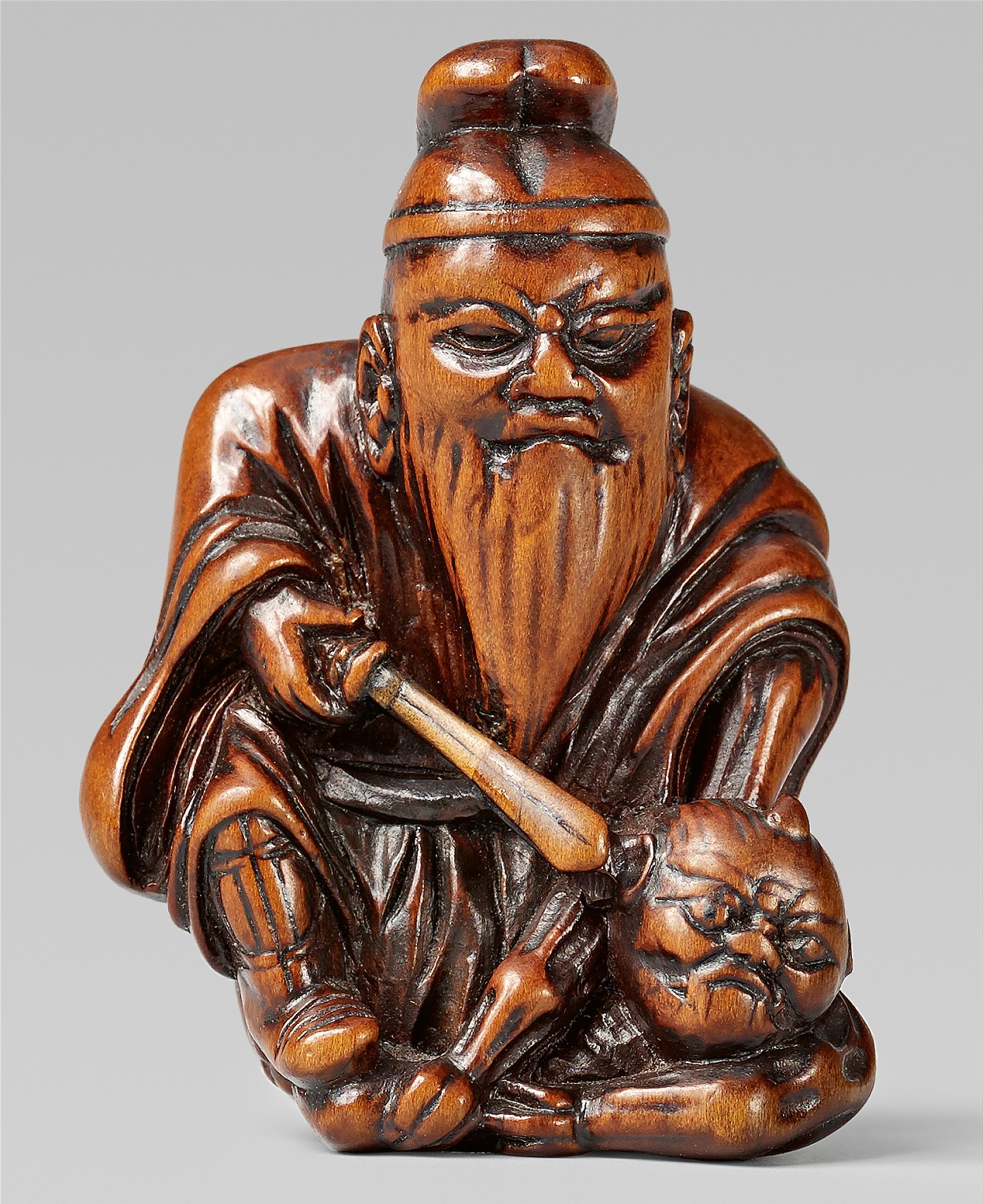 A boxwood netsuke of Shôki and oni. Early 19th century - image-1