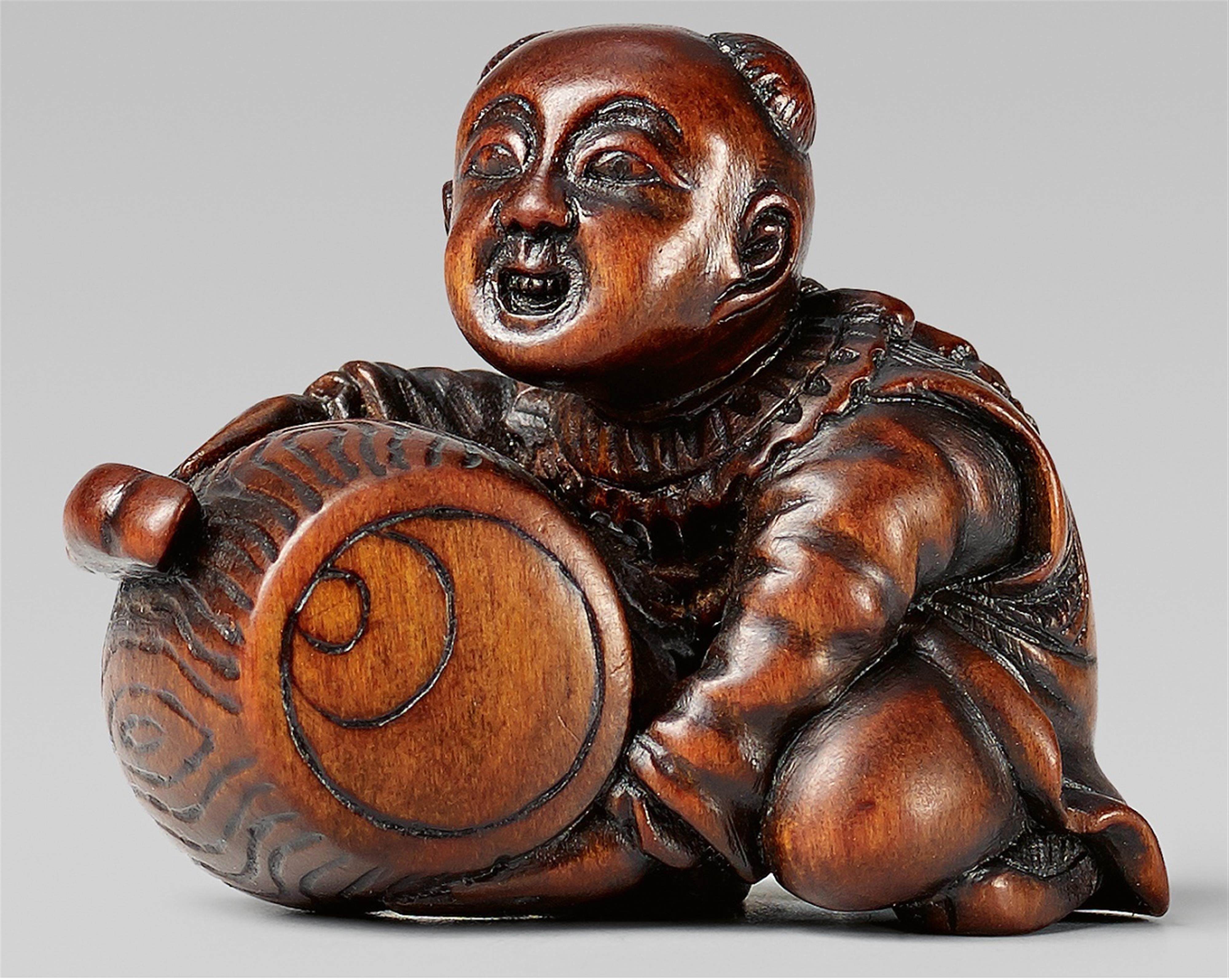 A boxwood netsuke of a karako with a drum, by Masanao. Second half 19th century - image-1