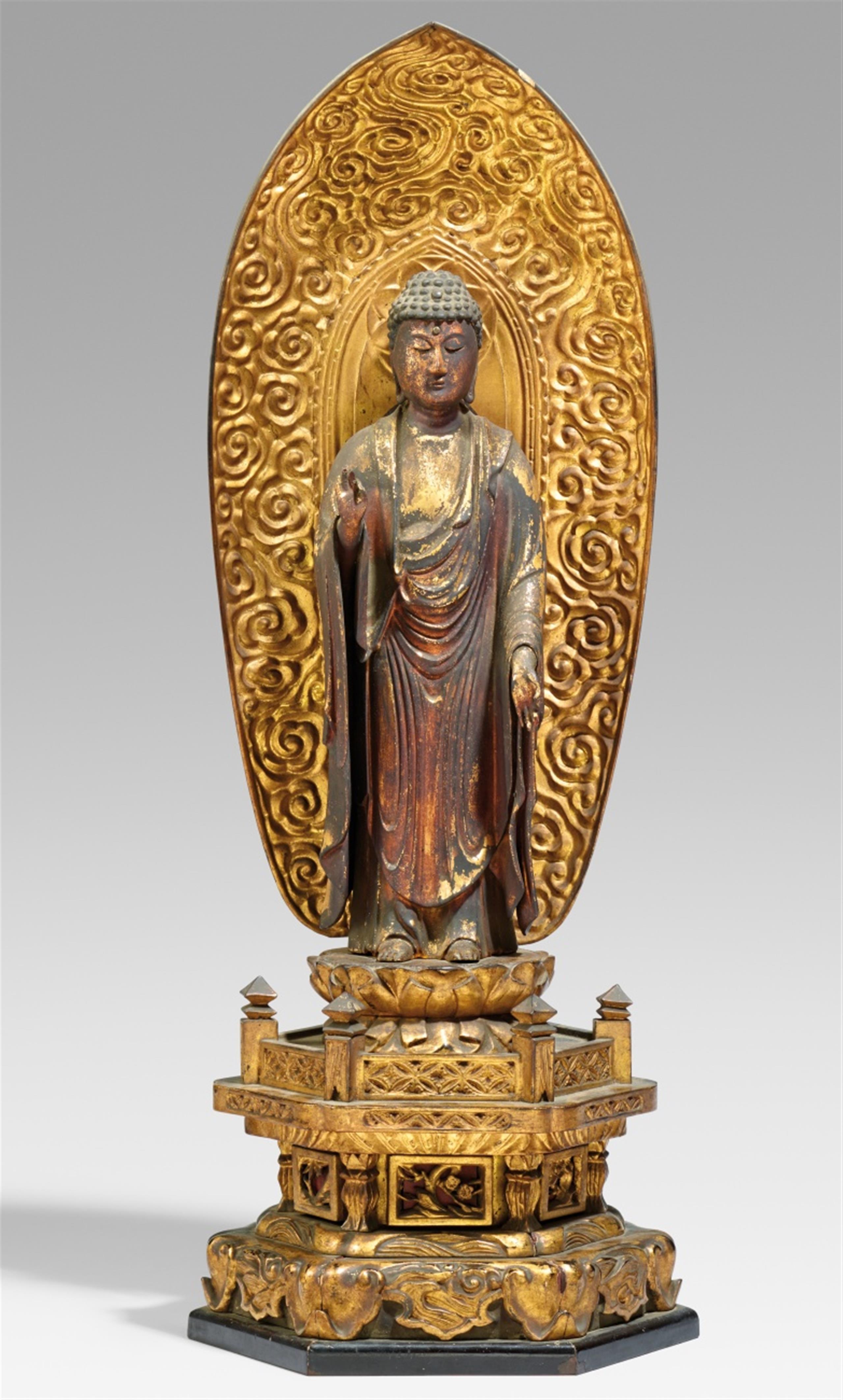 A gilded and lacquered wood figure of Amida Nyorai. 18th/19th century - image-1