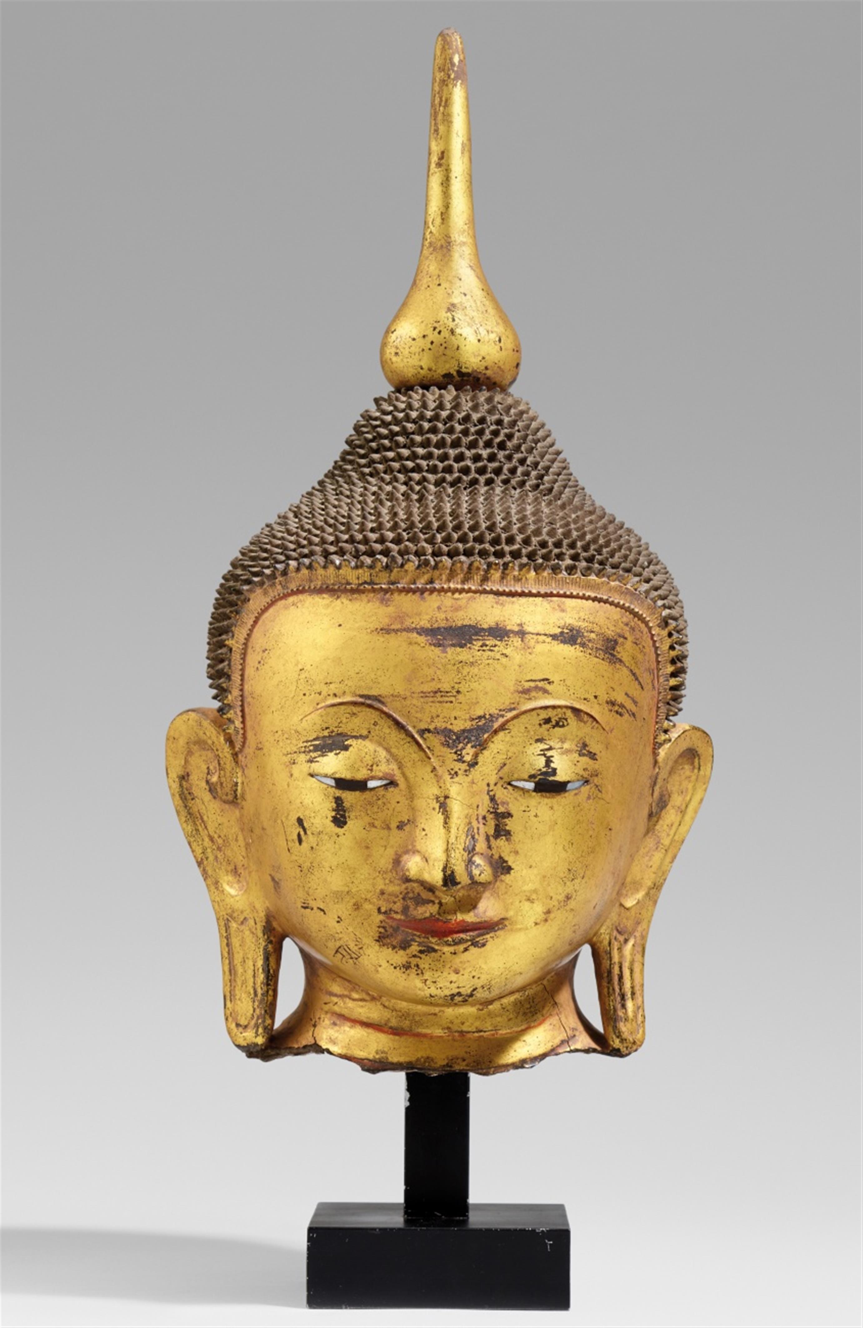 A cast and gilt Burmese head of a Buddha. 20th century - image-1