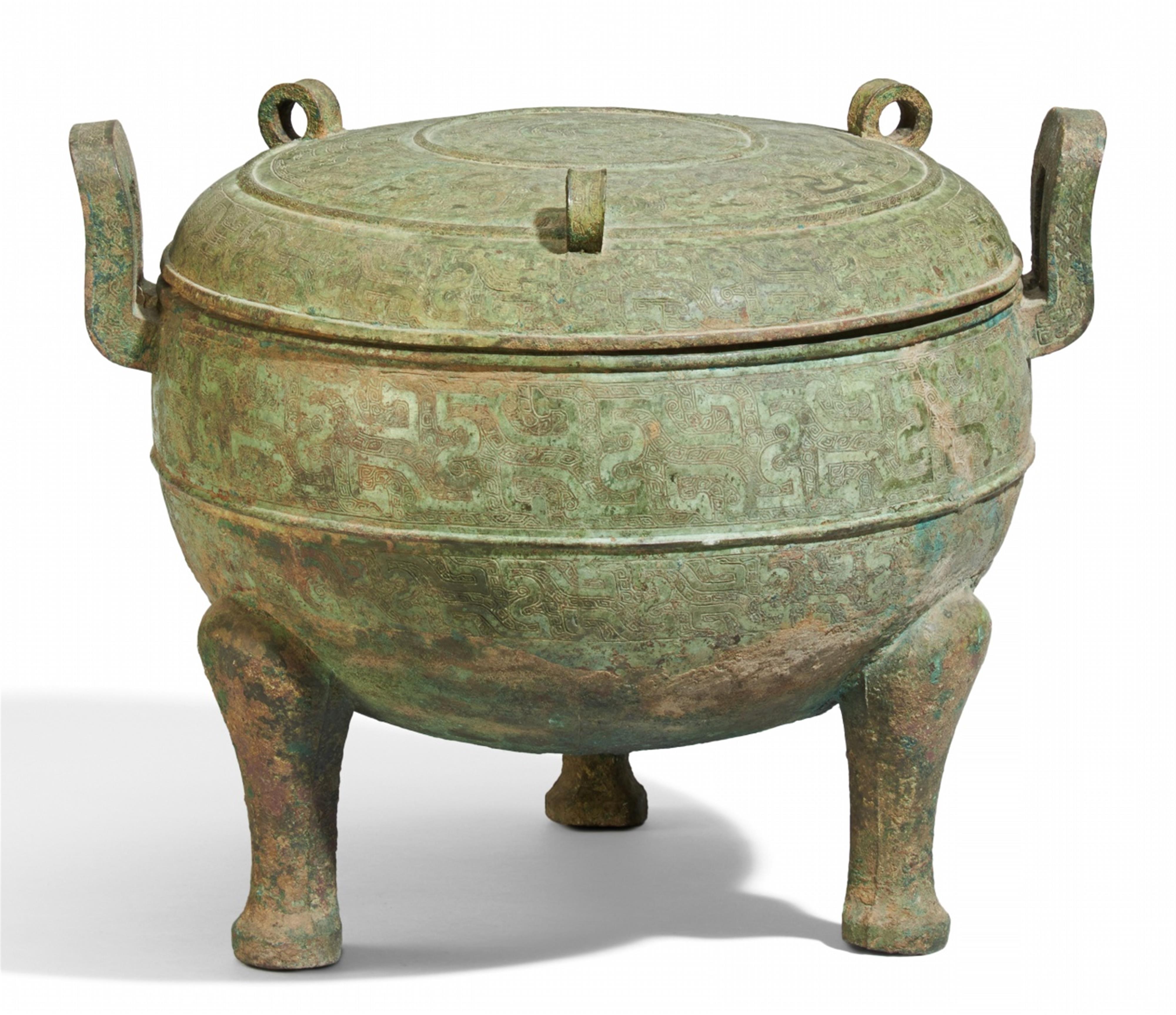 A very large bronze tripod ritual food vessel (ding) and cover. North-central China, Shanxi/Henan provinces. Eastern Zhou/late Spring and Autumn period, early 5th century BC - image-1
