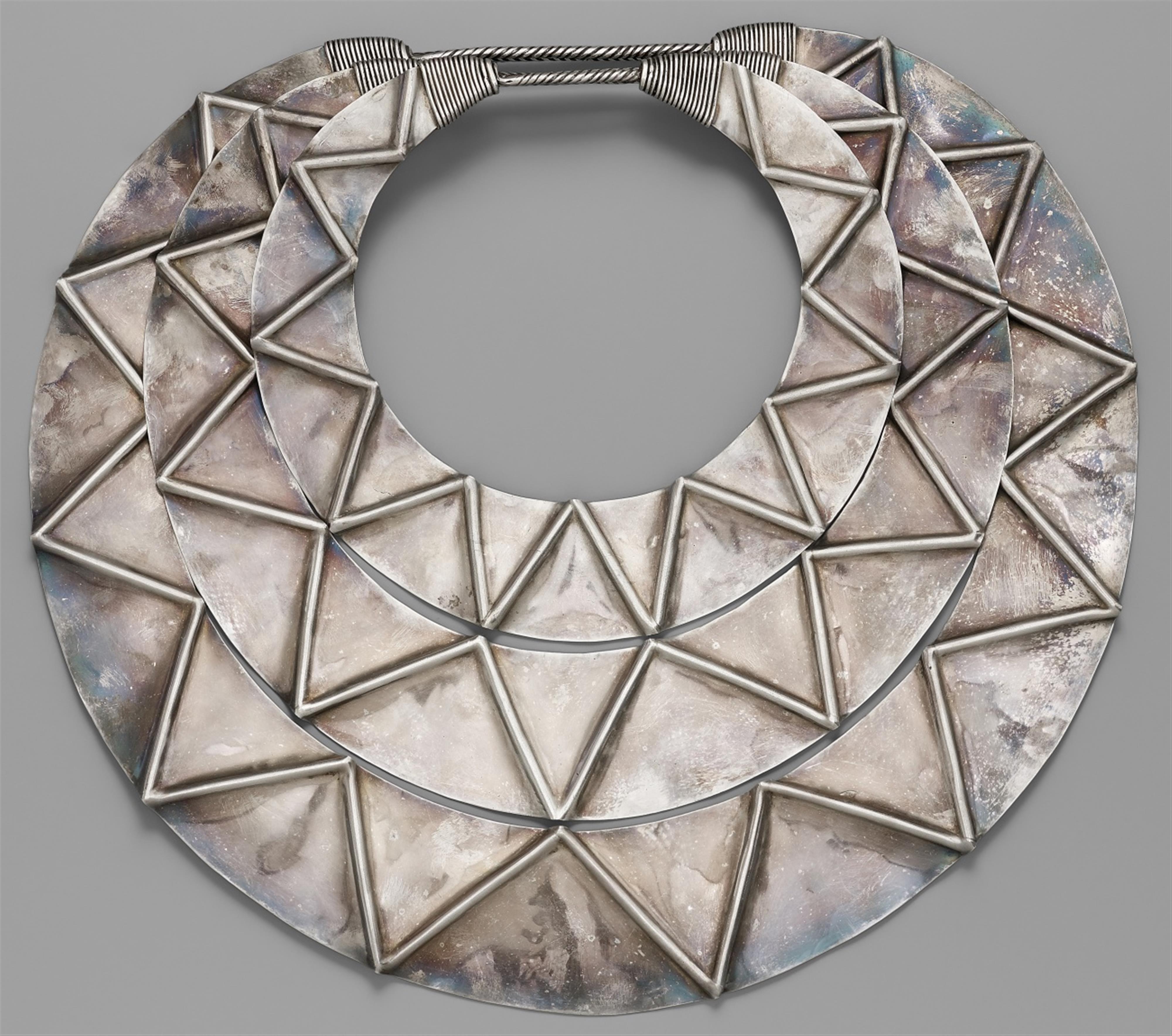 A very large silver pectoral of the Miao tribe. Southern China, Guizhou province. Ca. 1950/1960 - image-1