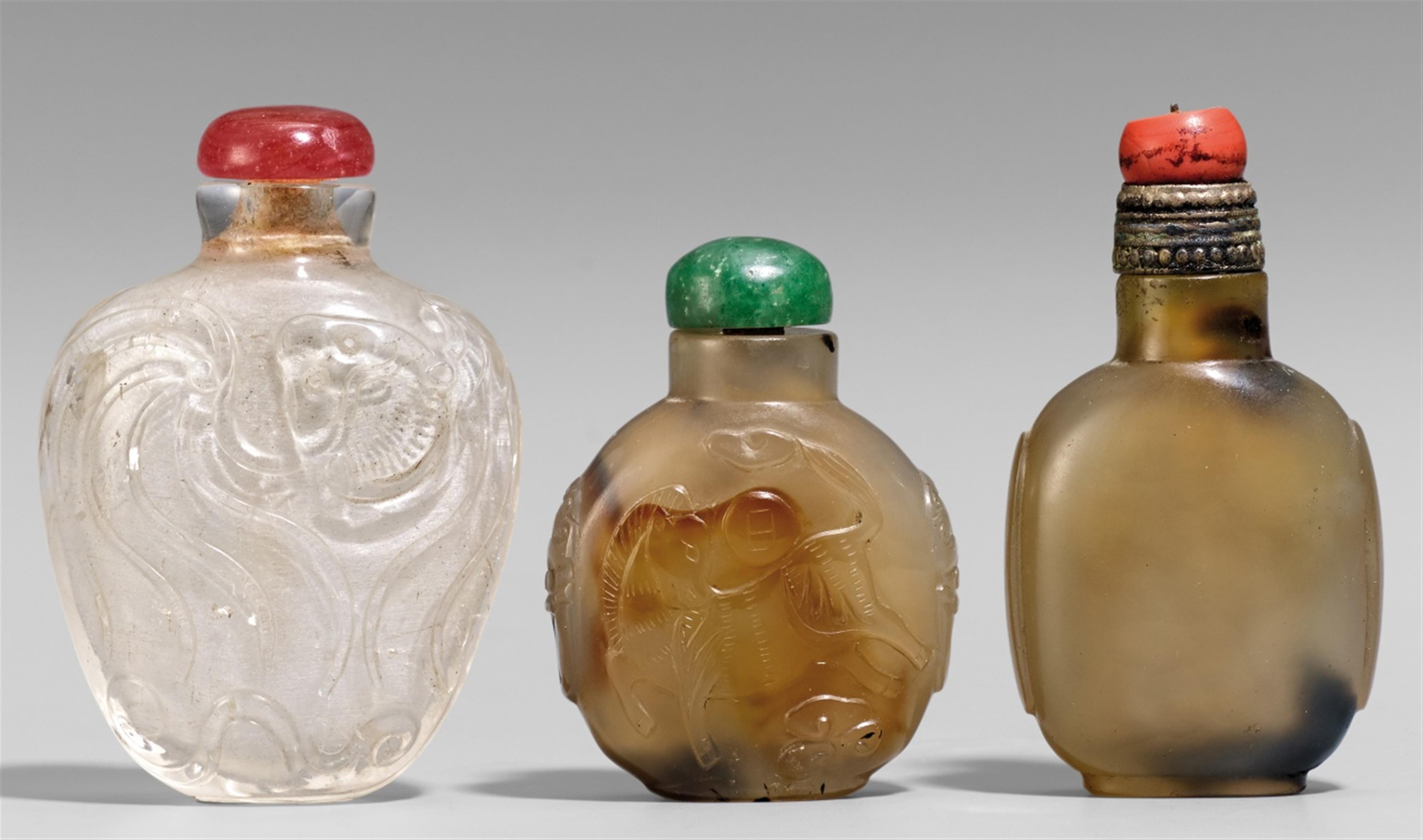 Three stone snuff bottles. 19th/20th century - image-1