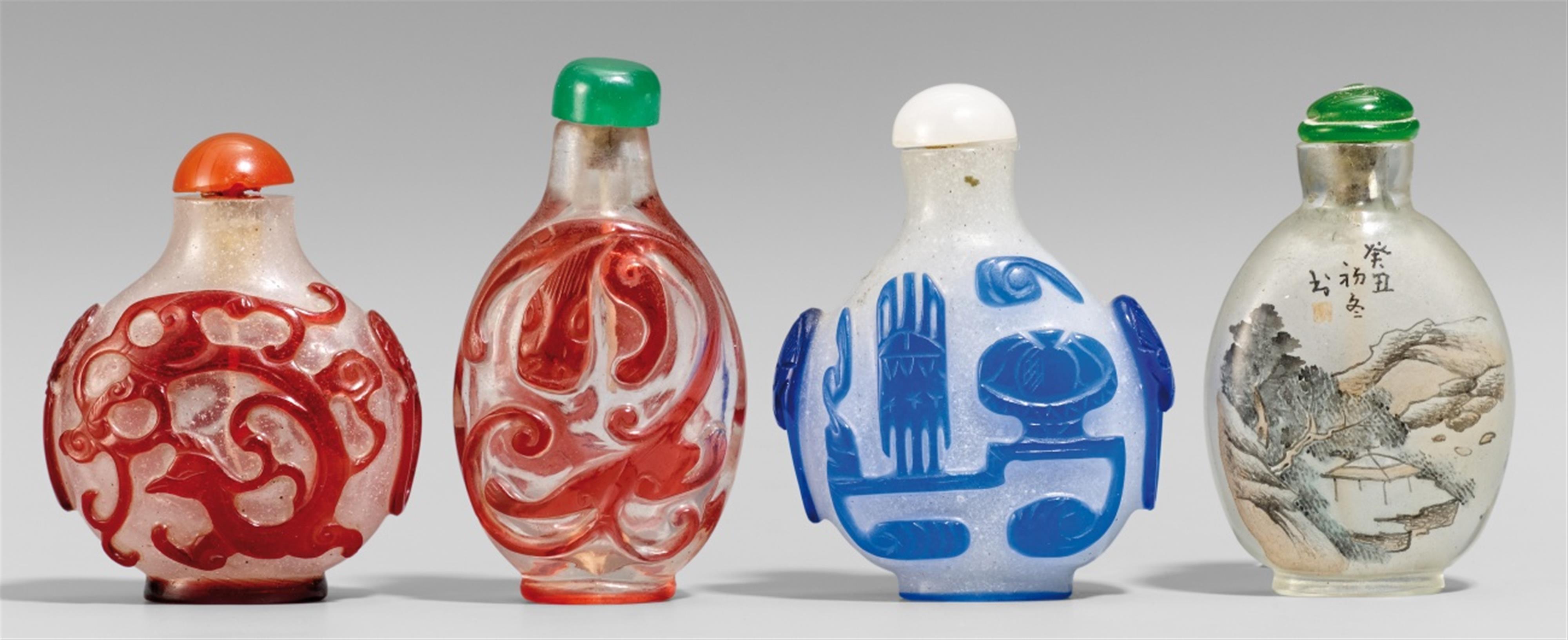 Four glass snuff bottles. 19th/20th century - image-1