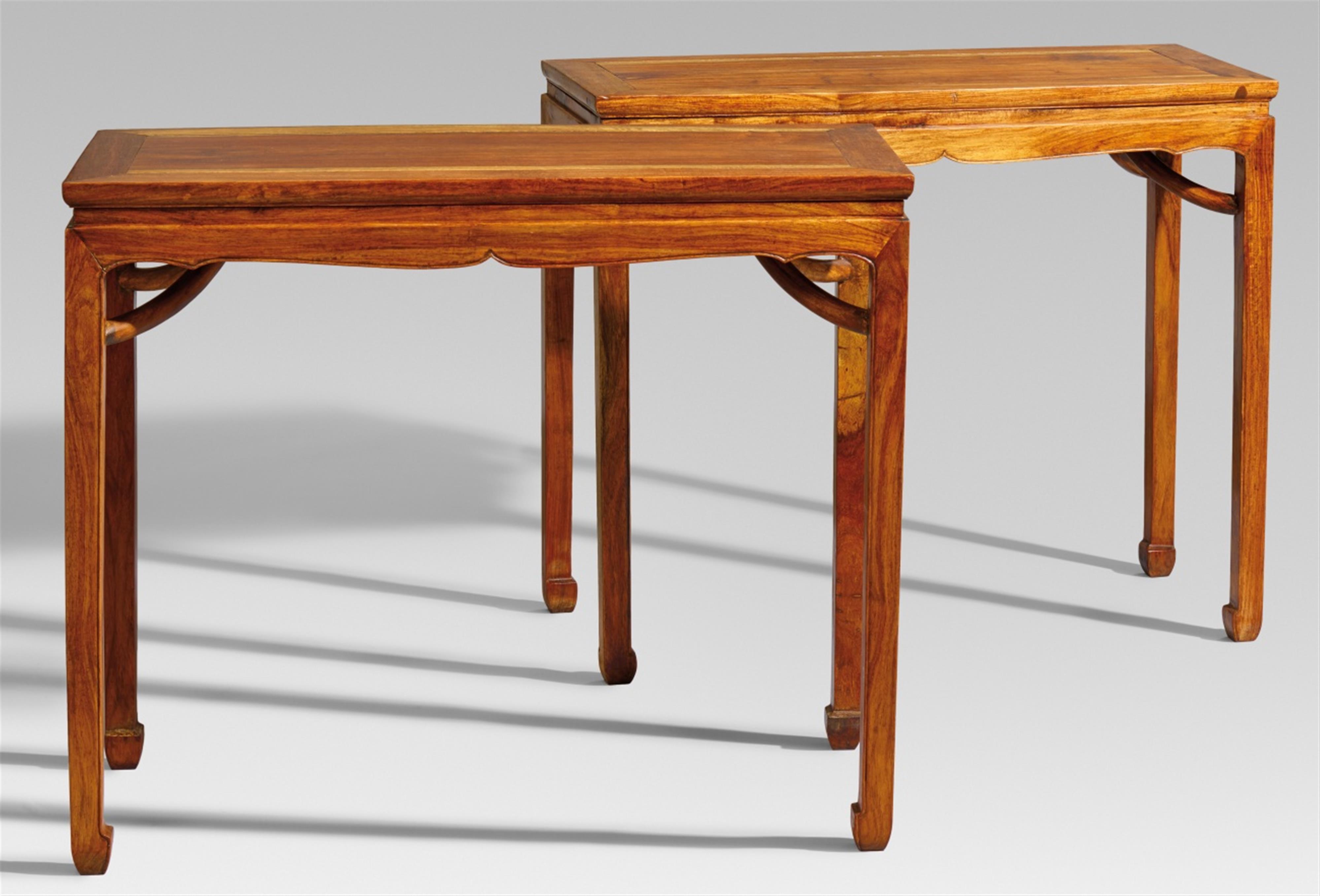 A pair of corner leg huanghuali tables. 18th/19th century - image-1