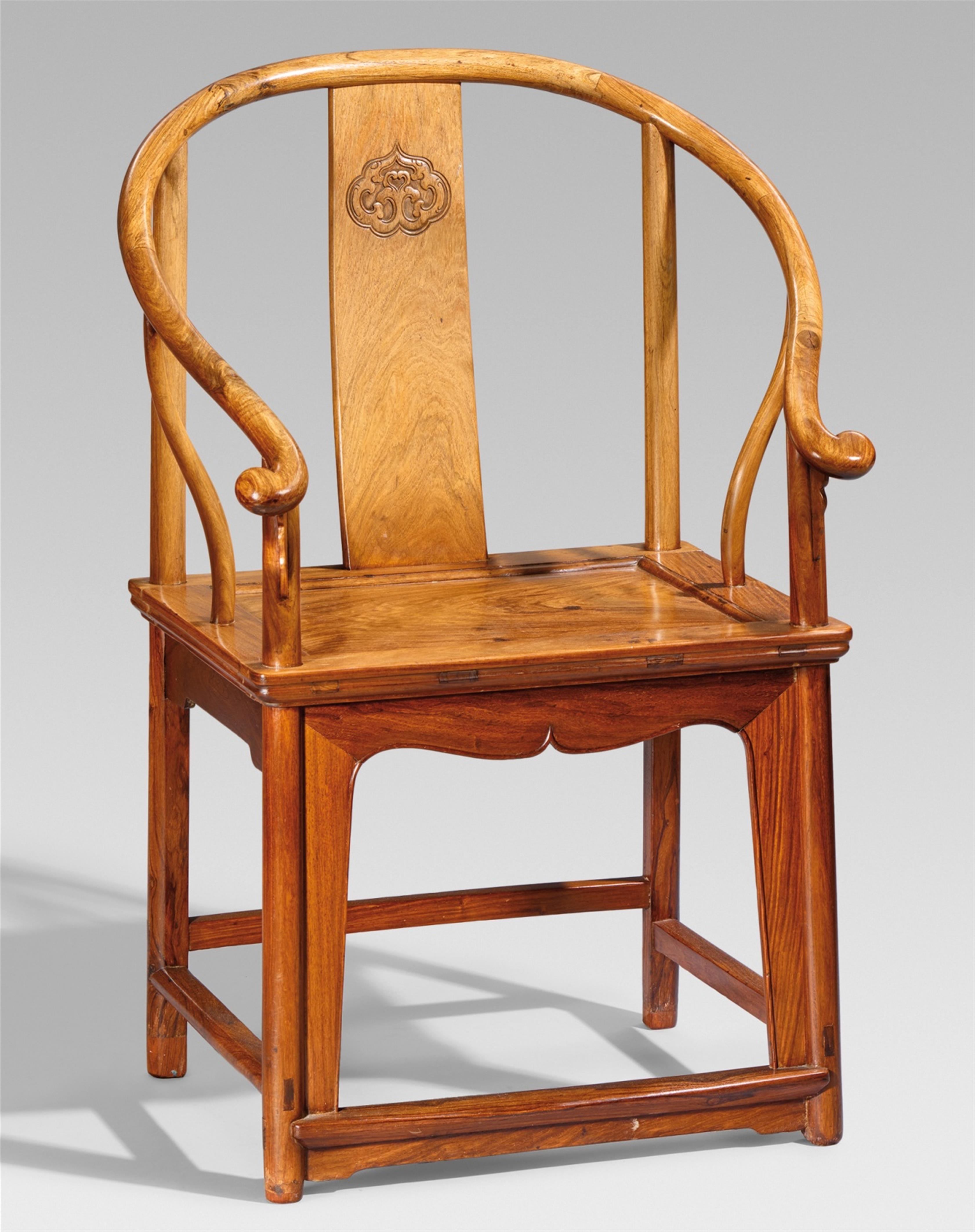 A huanghuali wood horseshoe armchair. 19th century - image-1