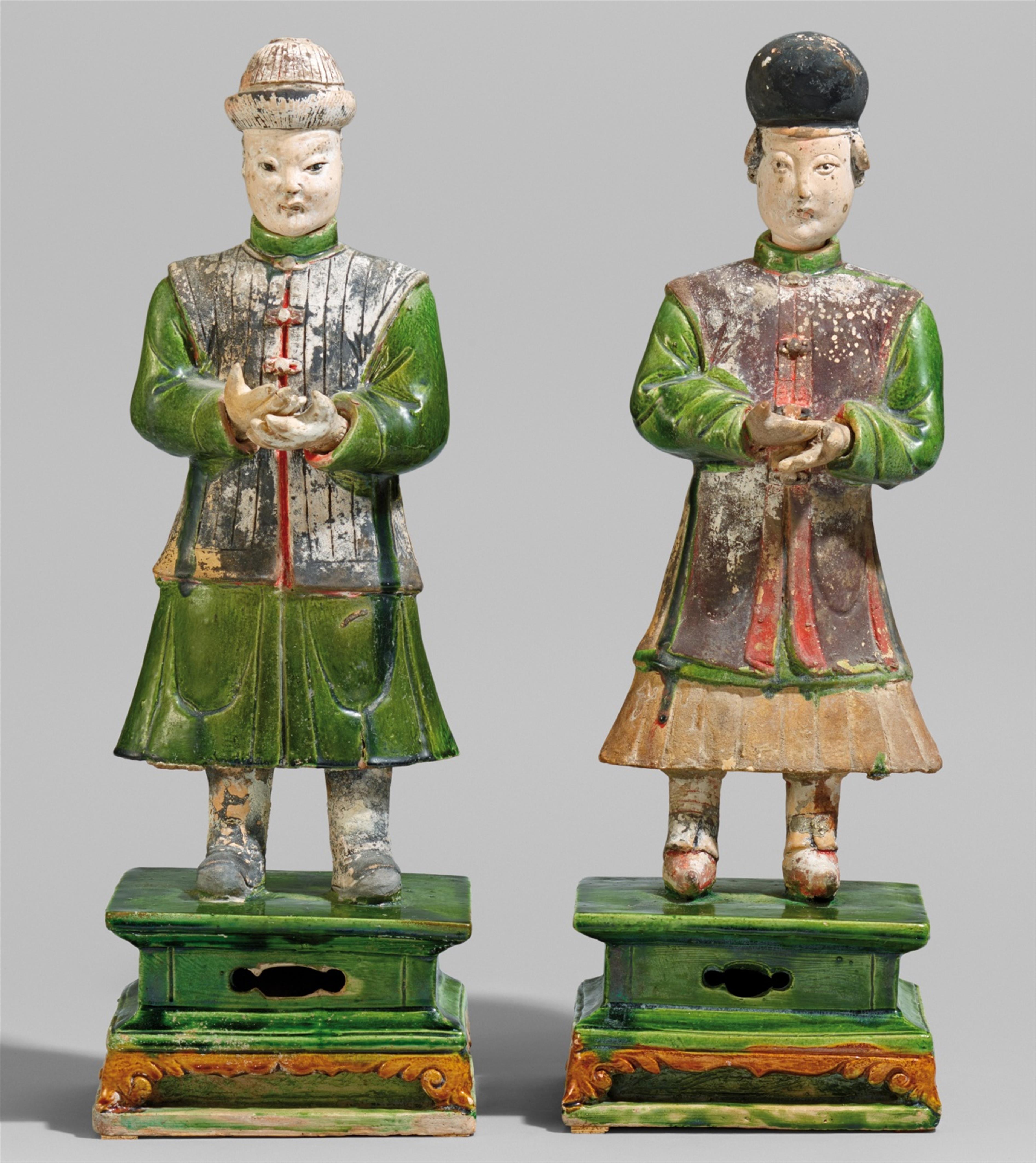 A pair of standing courtiers. Ming dynasty (1368-1644) - image-1