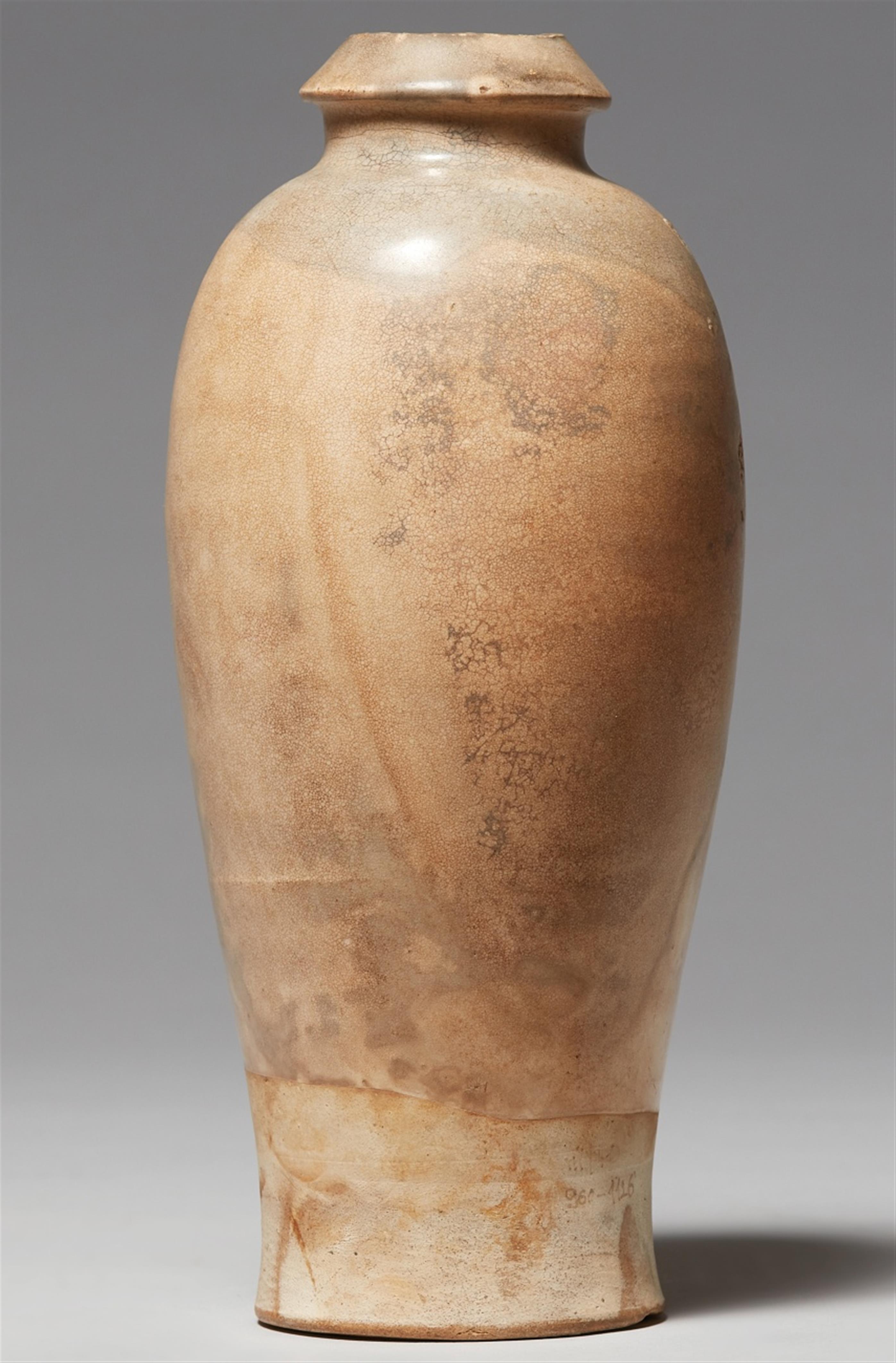 A creamy white-glazed vase. Song dynasty (907-1279) - image-1