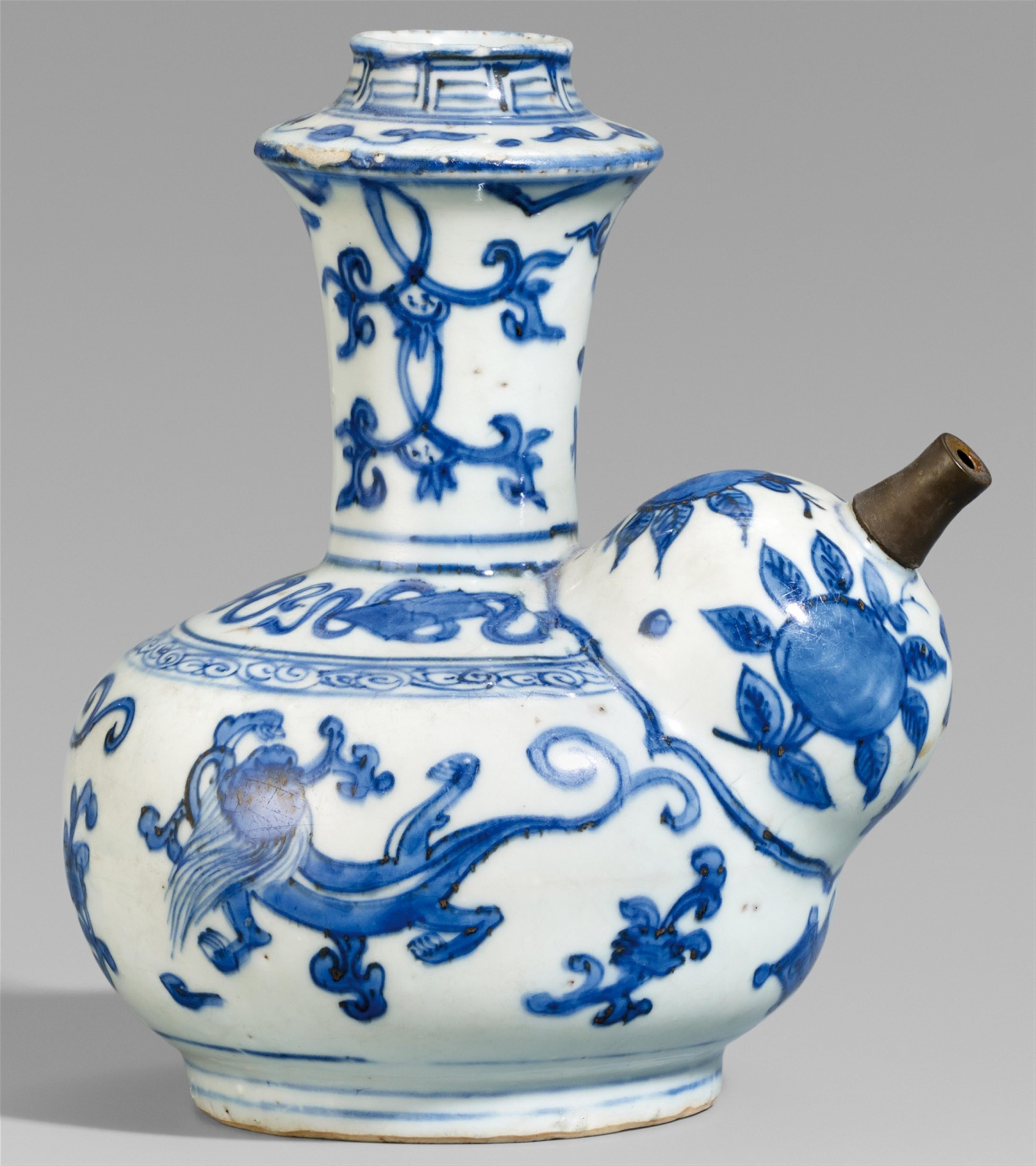 A blue and white kendi. First half 17th century - image-1