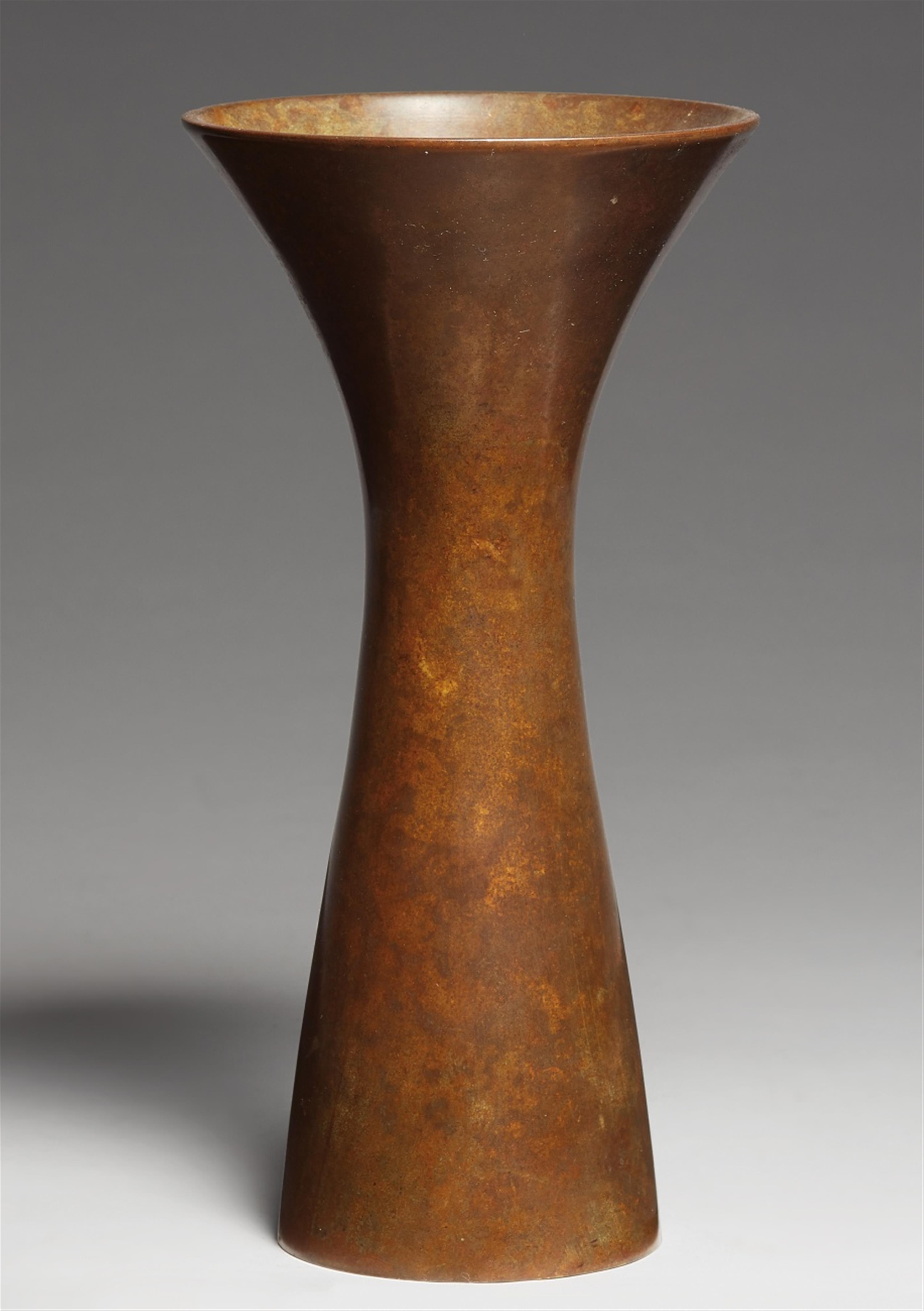 A bronze vase. Early 20th century - image-1