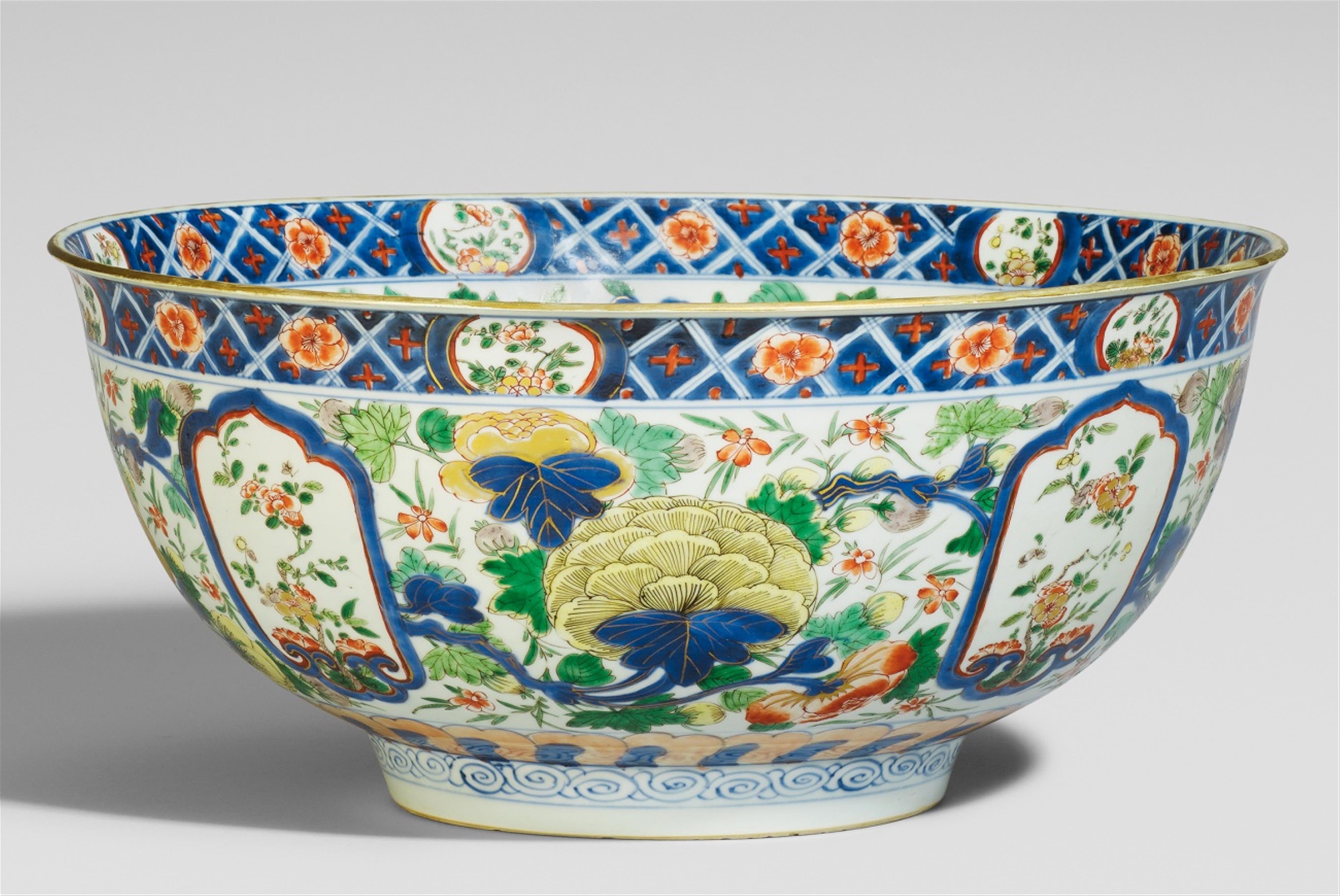 Große Chinesische Imari-Schüssel. Kangxi-Periode (1662-1722), spätes 17. Jh. - image-1