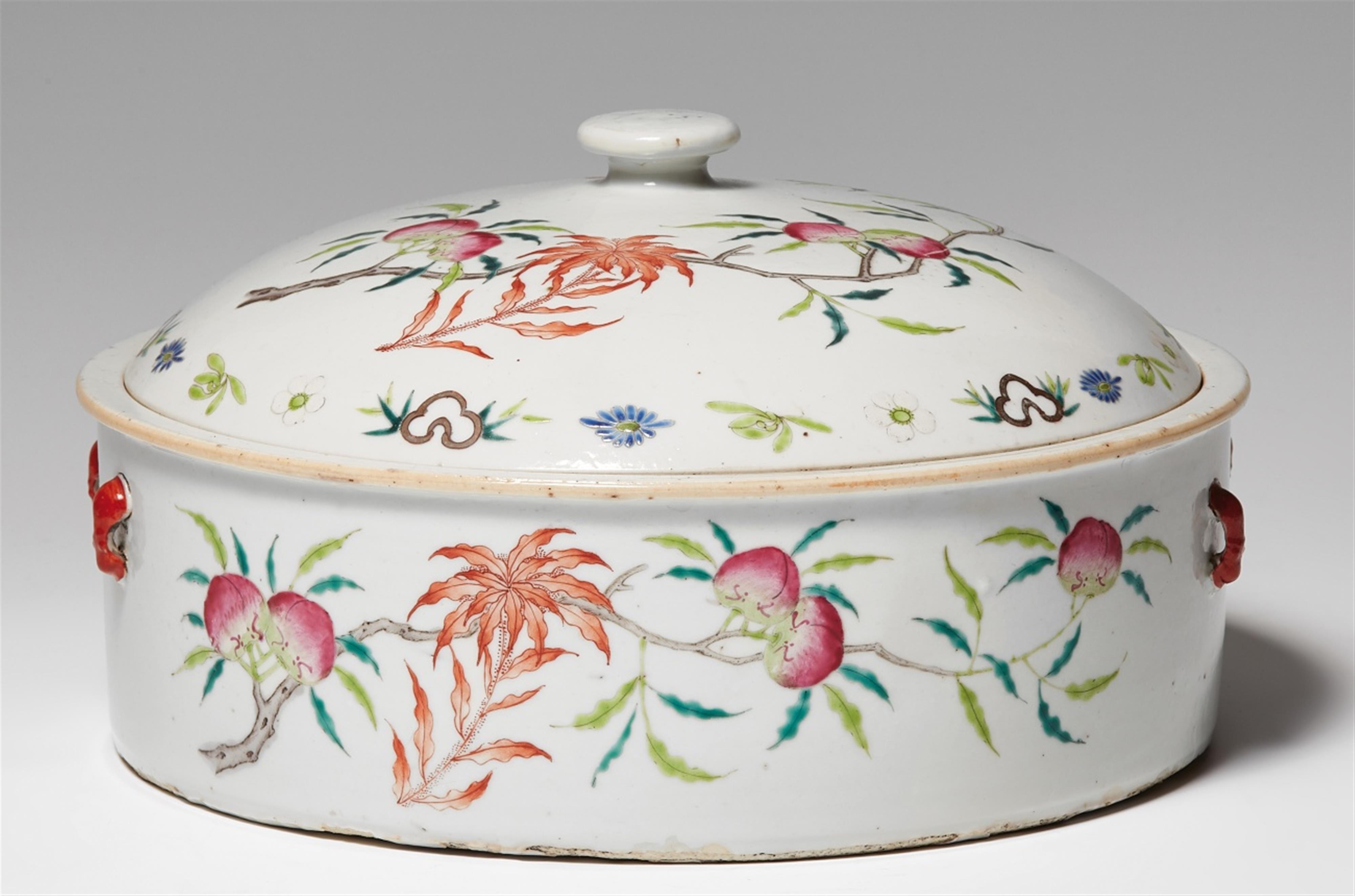 A famille rose tureen and cover. 19th century - image-1