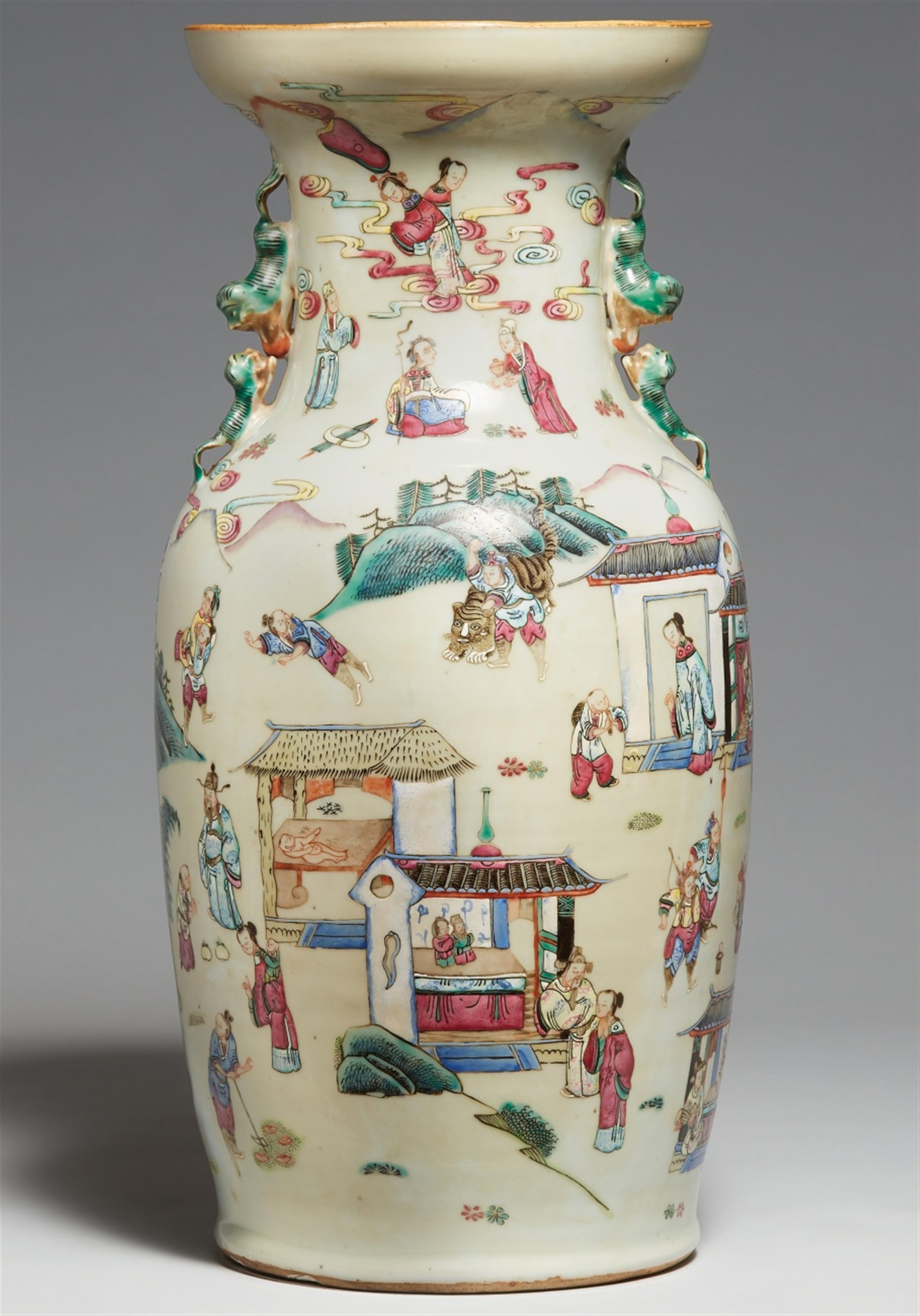 A famille rose vase. Late Qing dynasty (1644-1911) - image-1