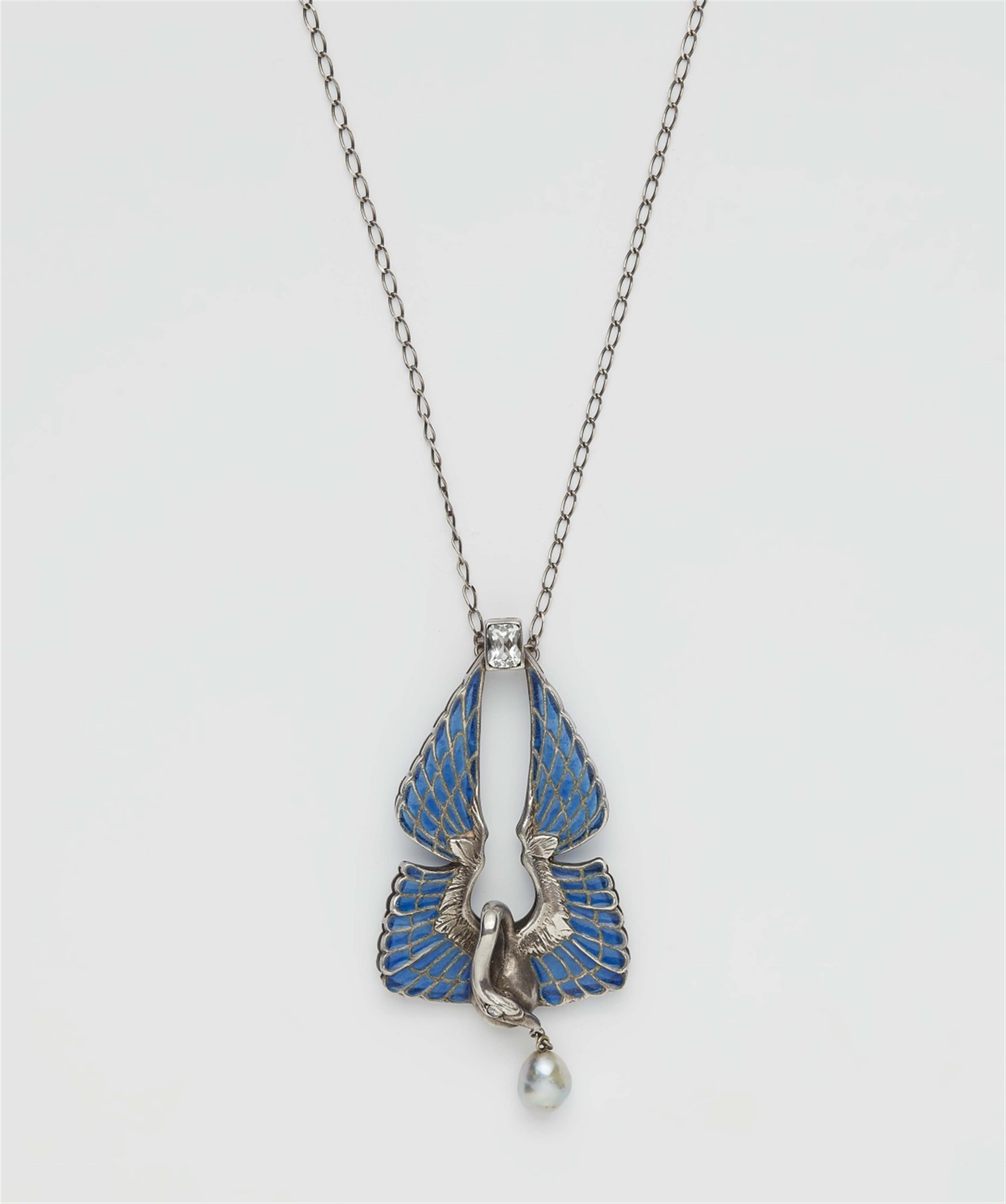 A silver swan pendant - image-1