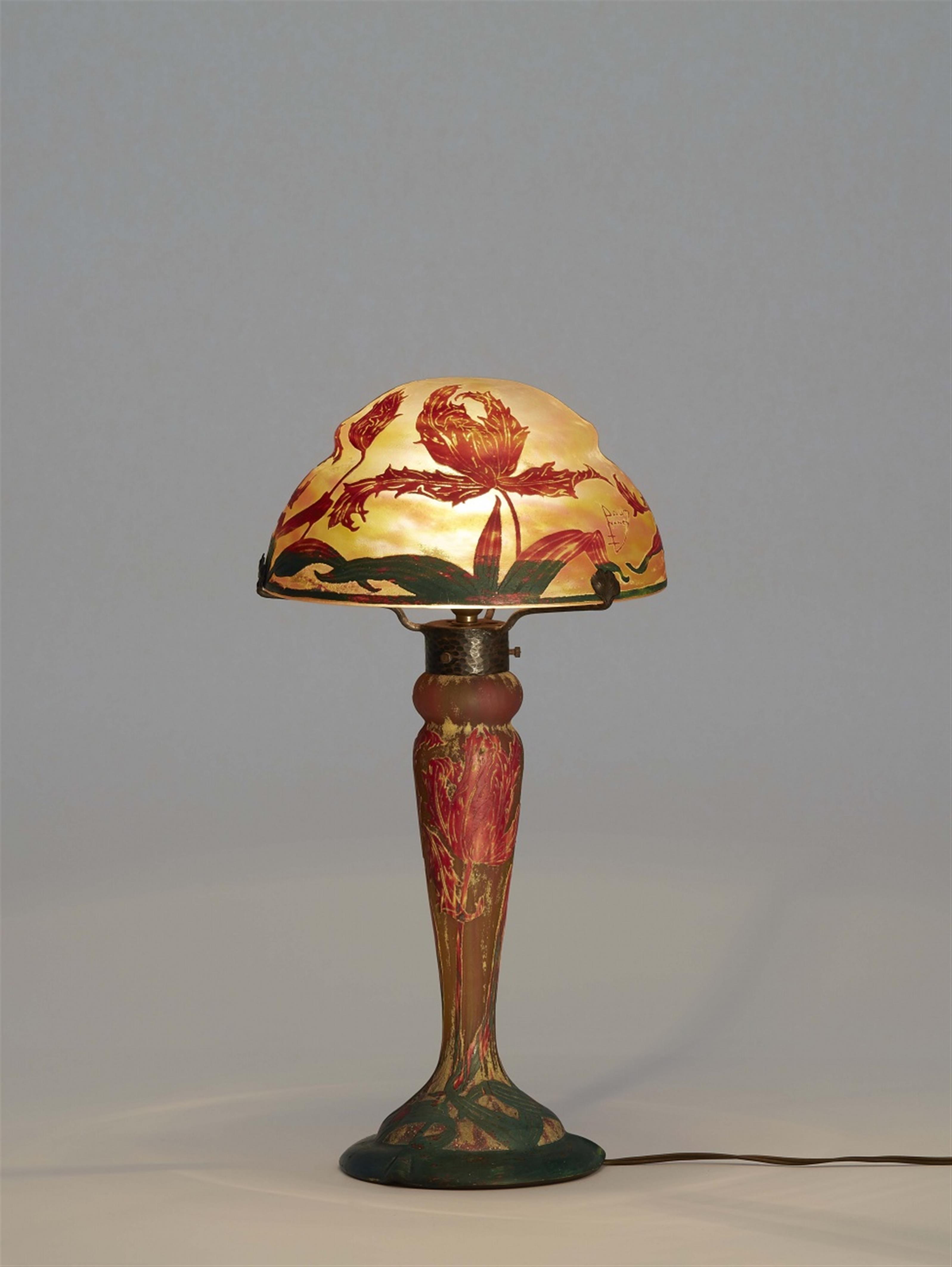 A Daum Frères glass lamp "tulipe perroquets" - image-2