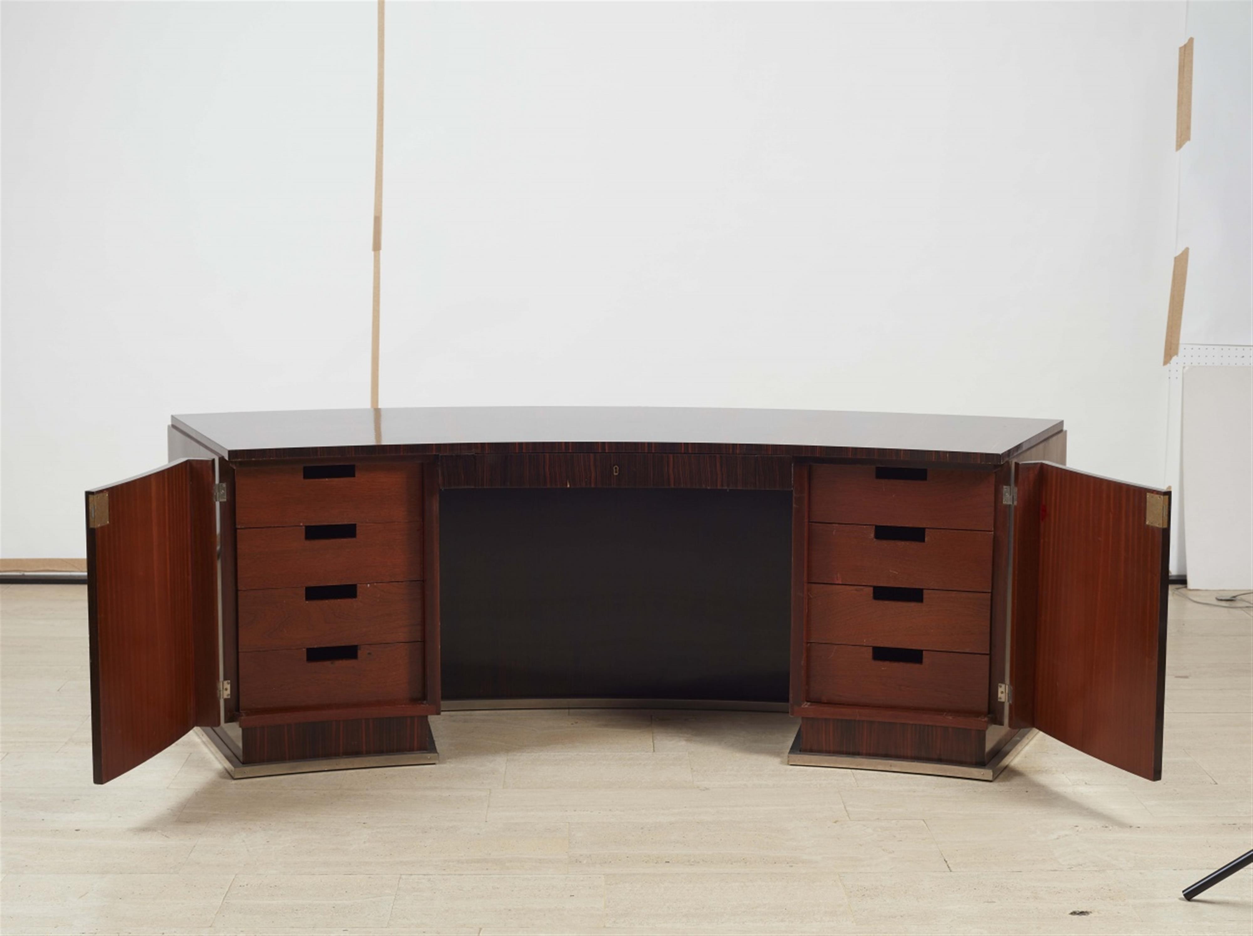 An important Art Deco gentlemen's writing table "Erasmus" - image-3