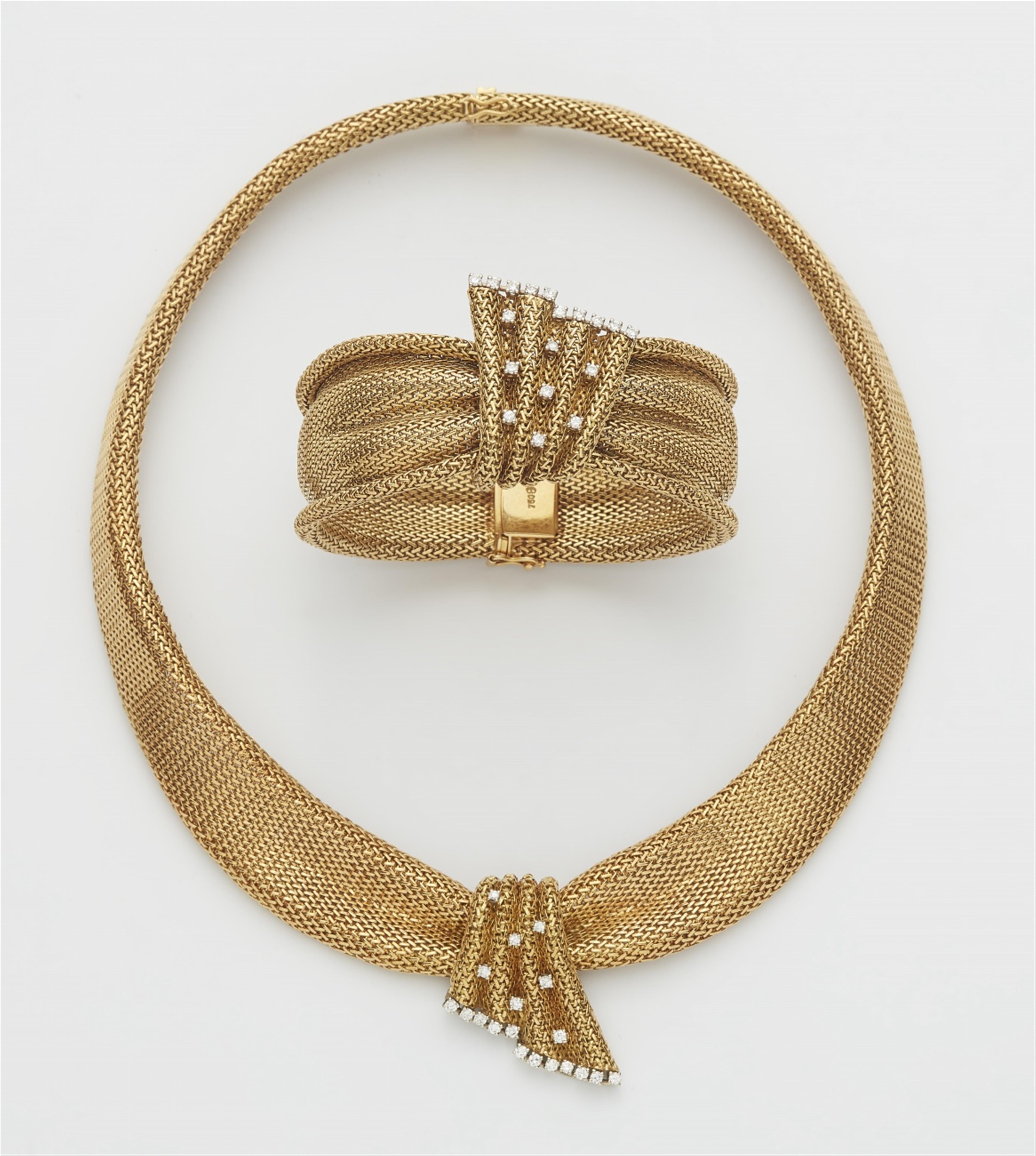 A woven 18k gold demi-parure - image-1