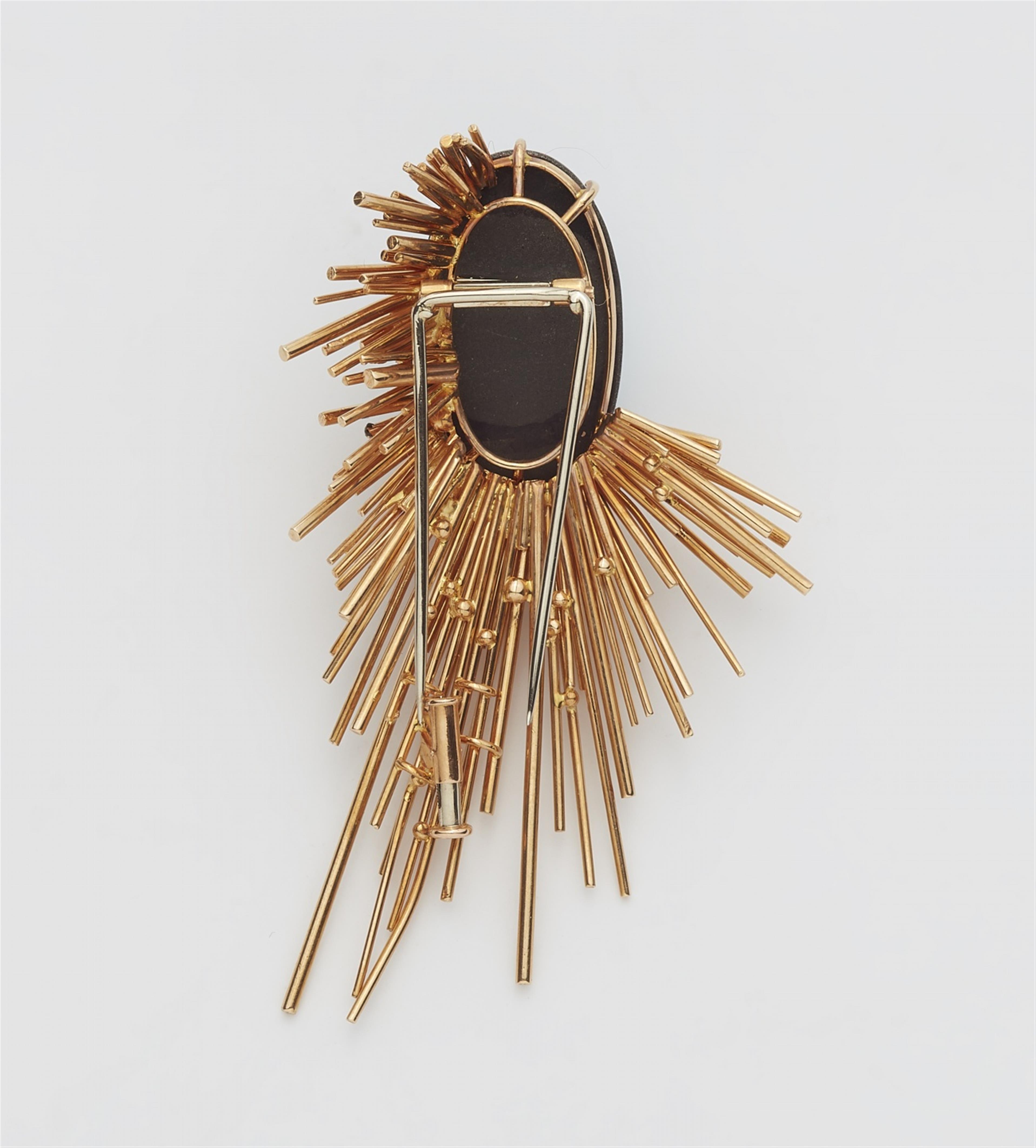 An 18k gold and turquoise comet brooch - image-2