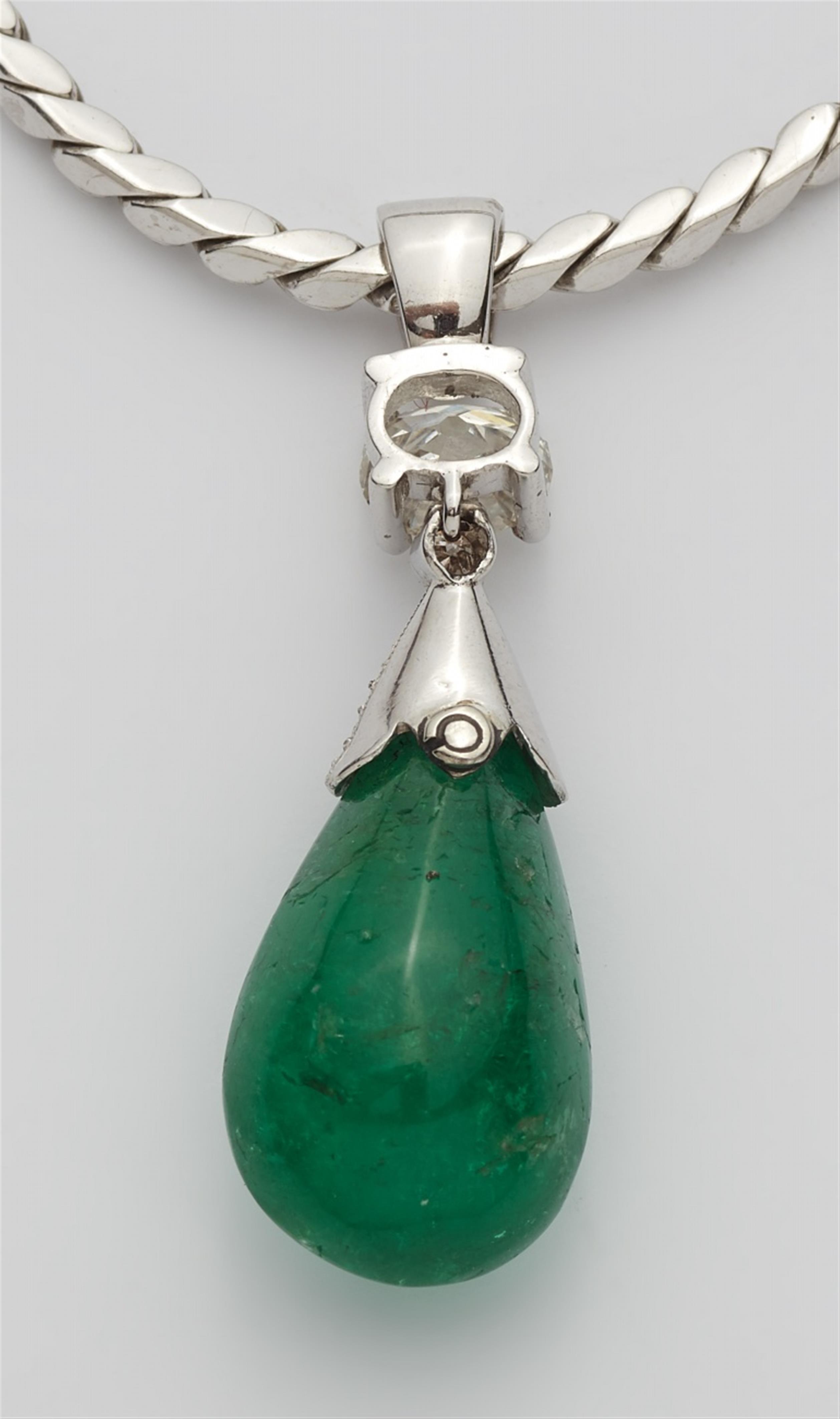 An 18k white gold and emerald necklace - image-2