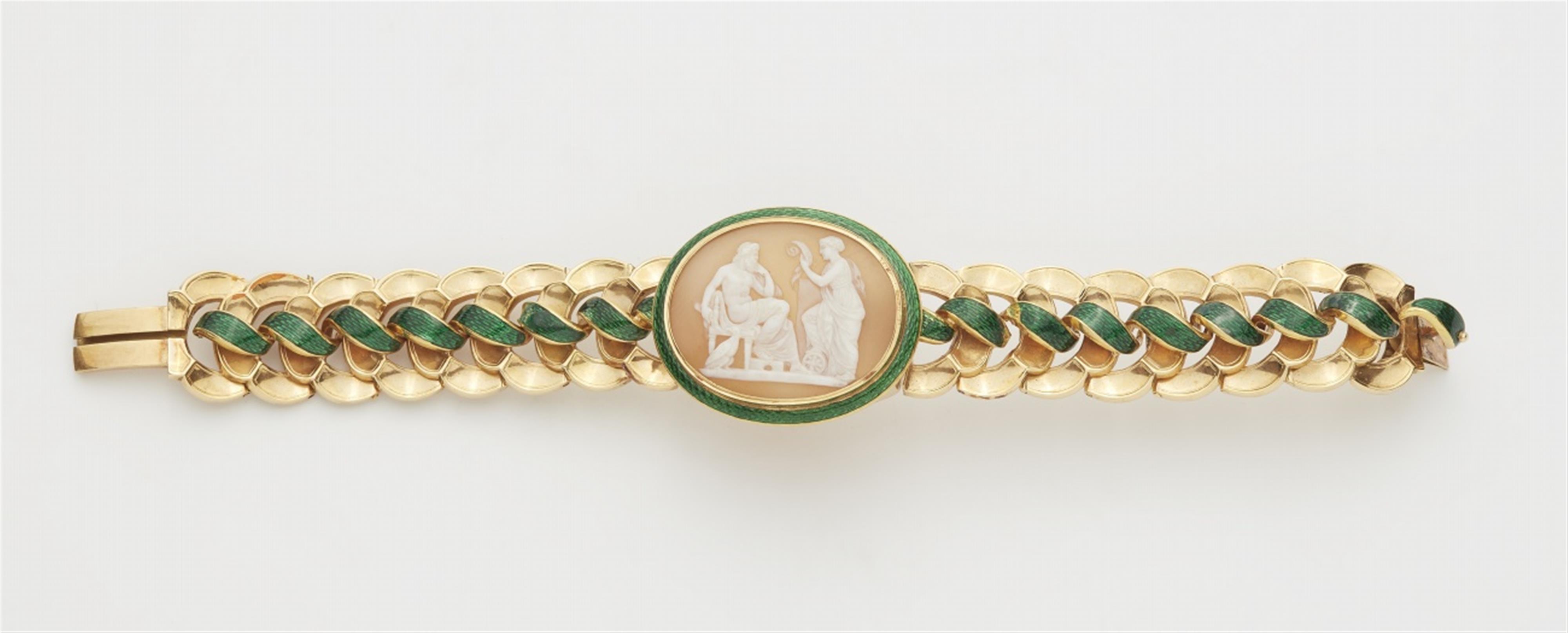 An 18k gold Louis Philippe cameo bracelet - image-1