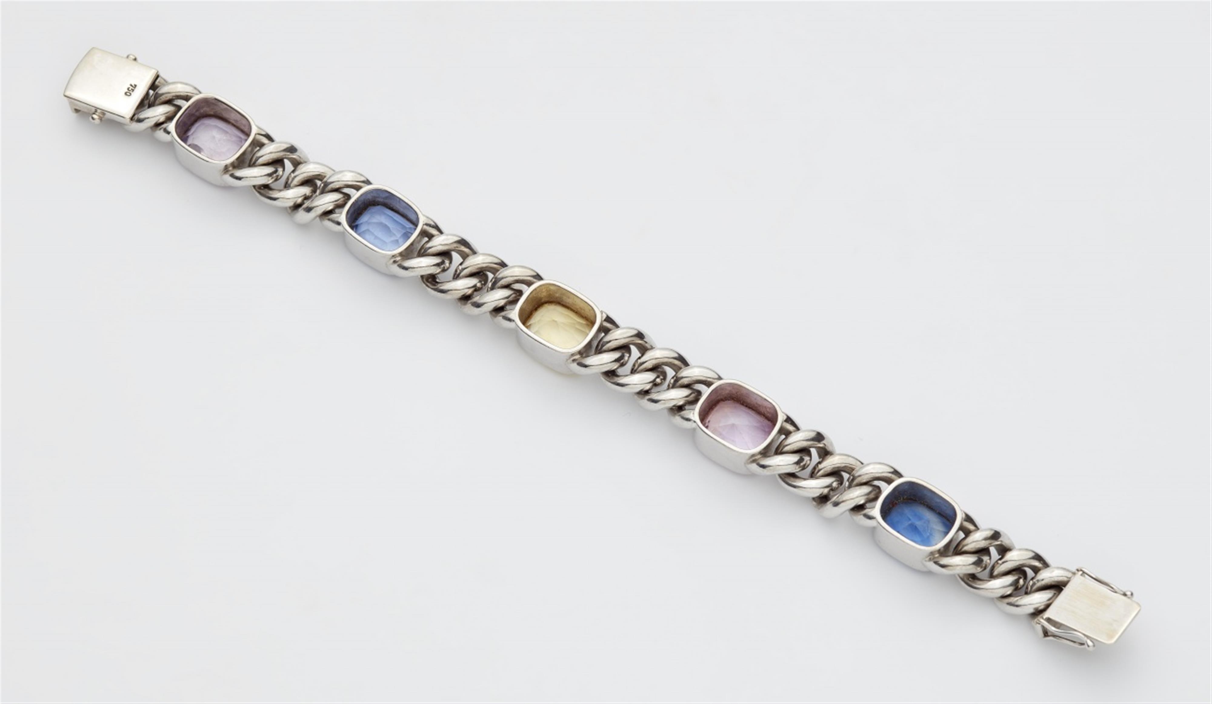An 18k gold and sapphire chain bracelet - image-2
