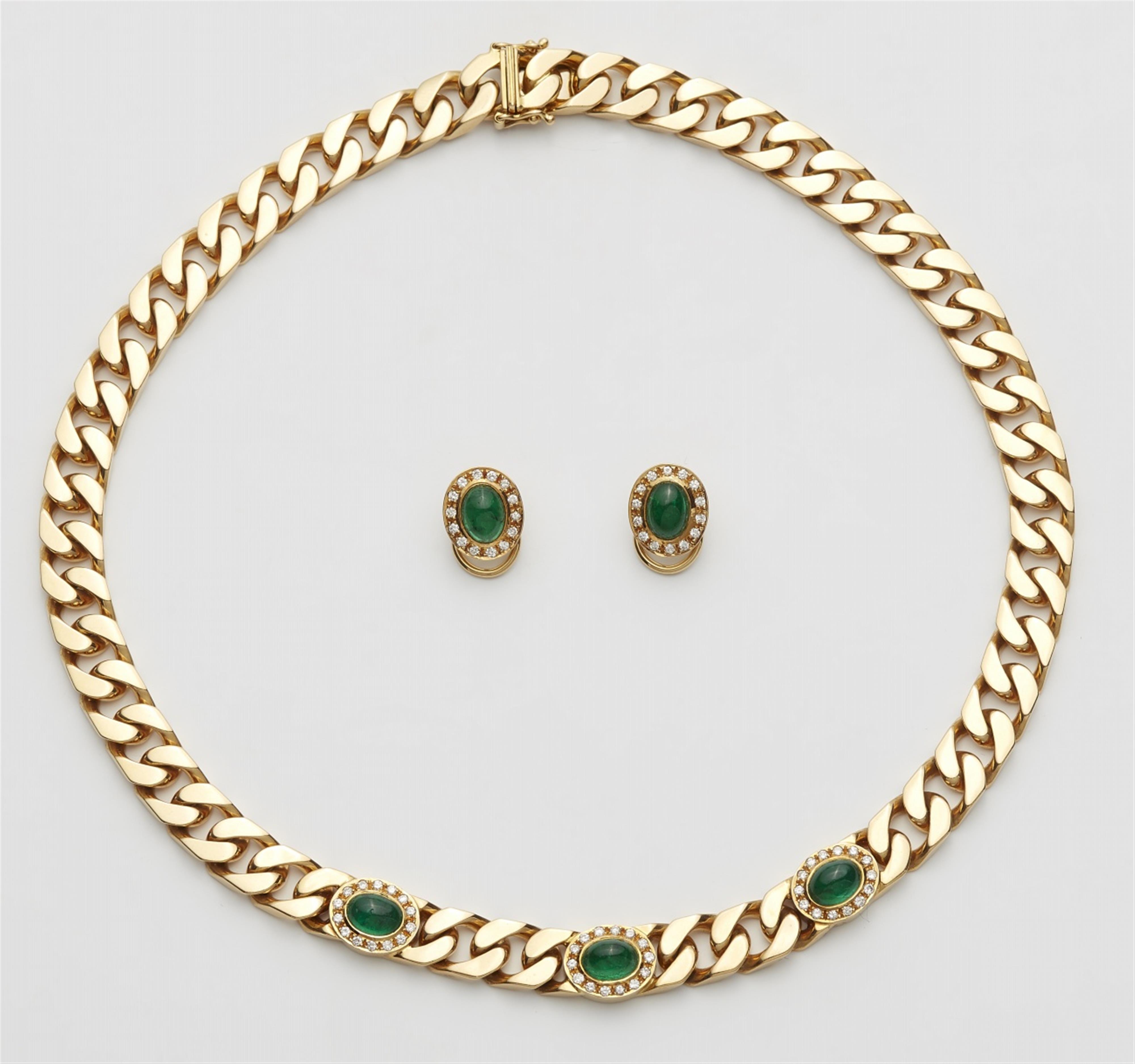 An 18k gold and emerald necklace and clip earrings - image-1