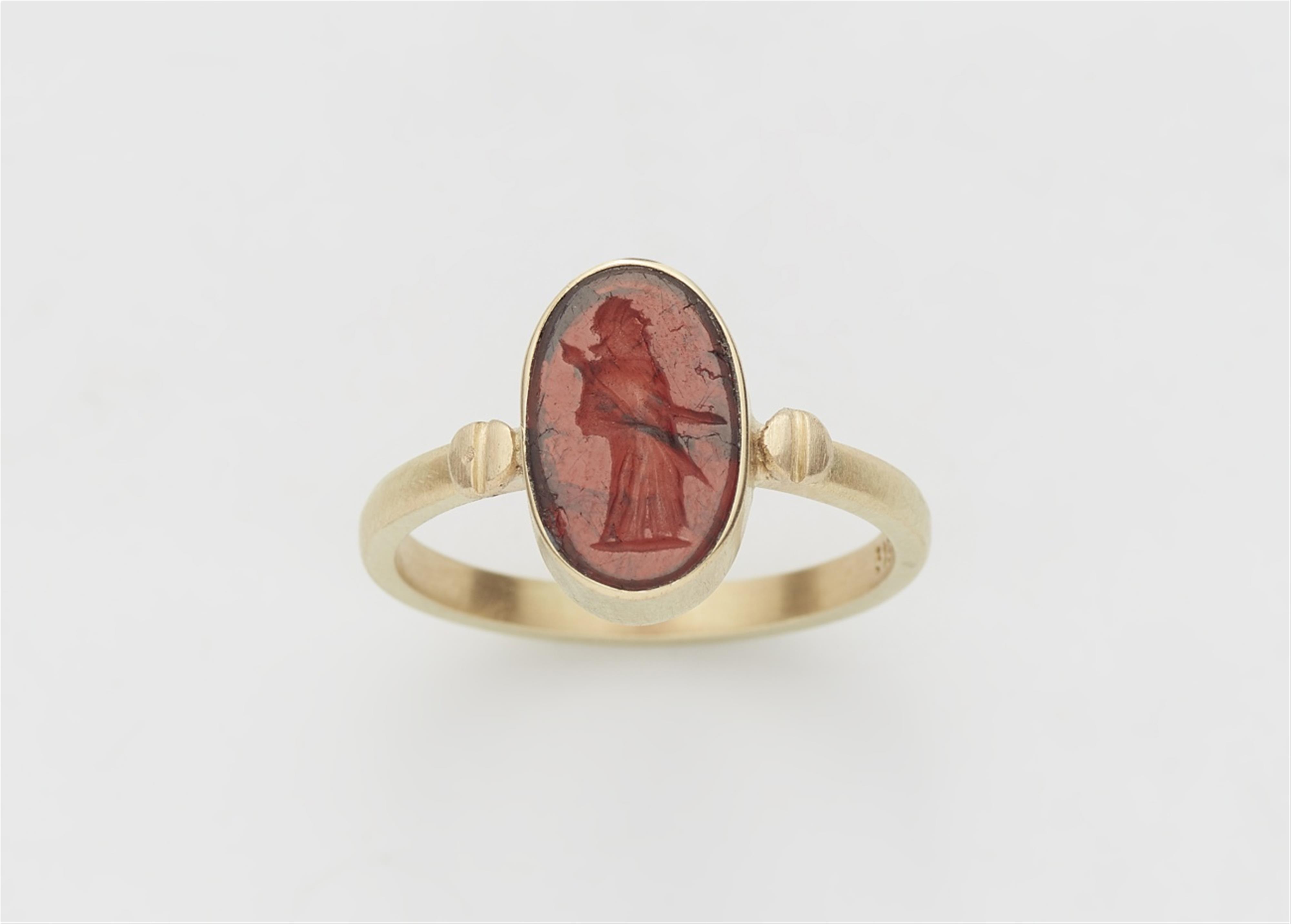 A 14k gold ring with a Hellenistic intaglio - image-1