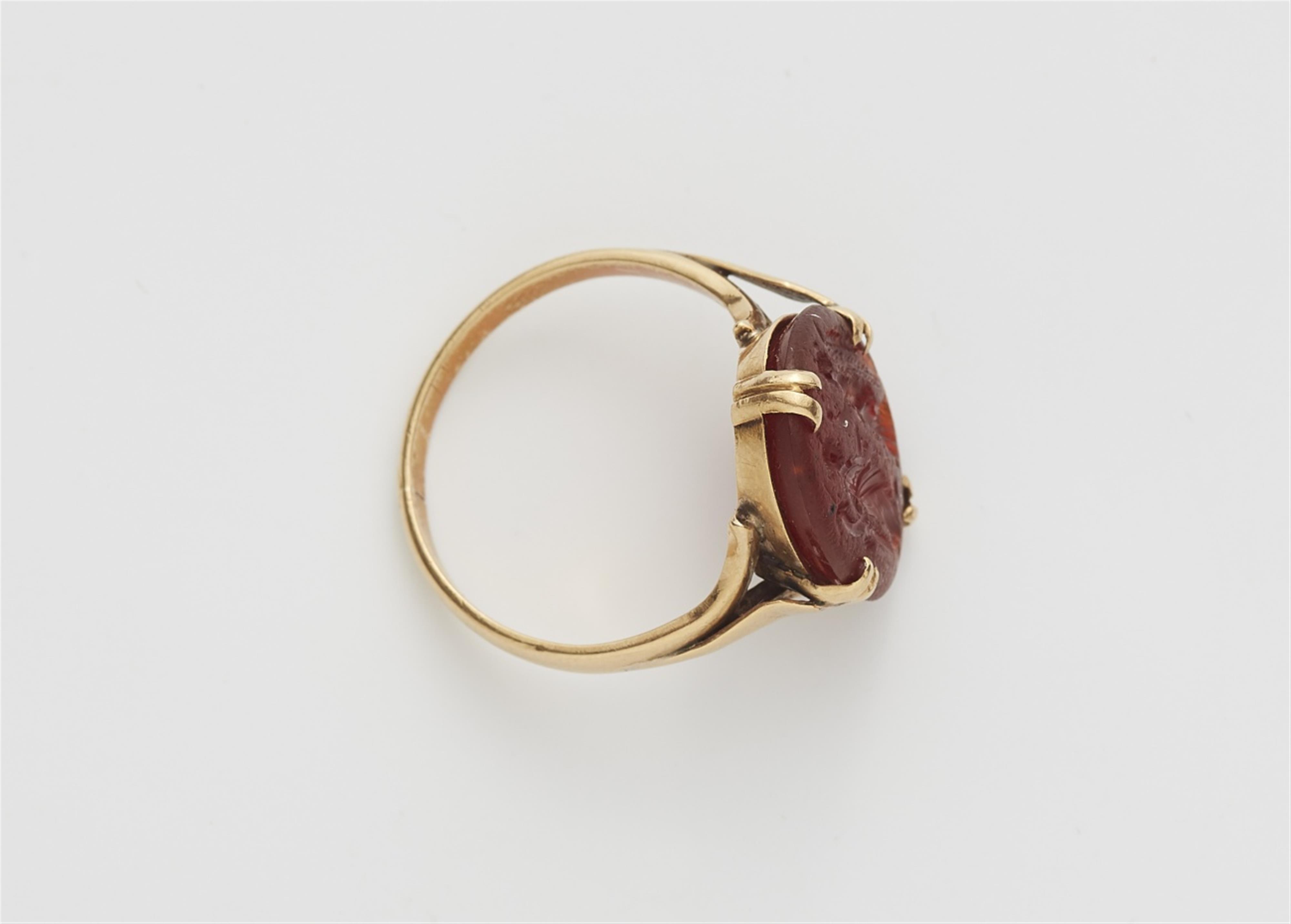 A 14k gold ring with a rare Roman intaglio - image-2
