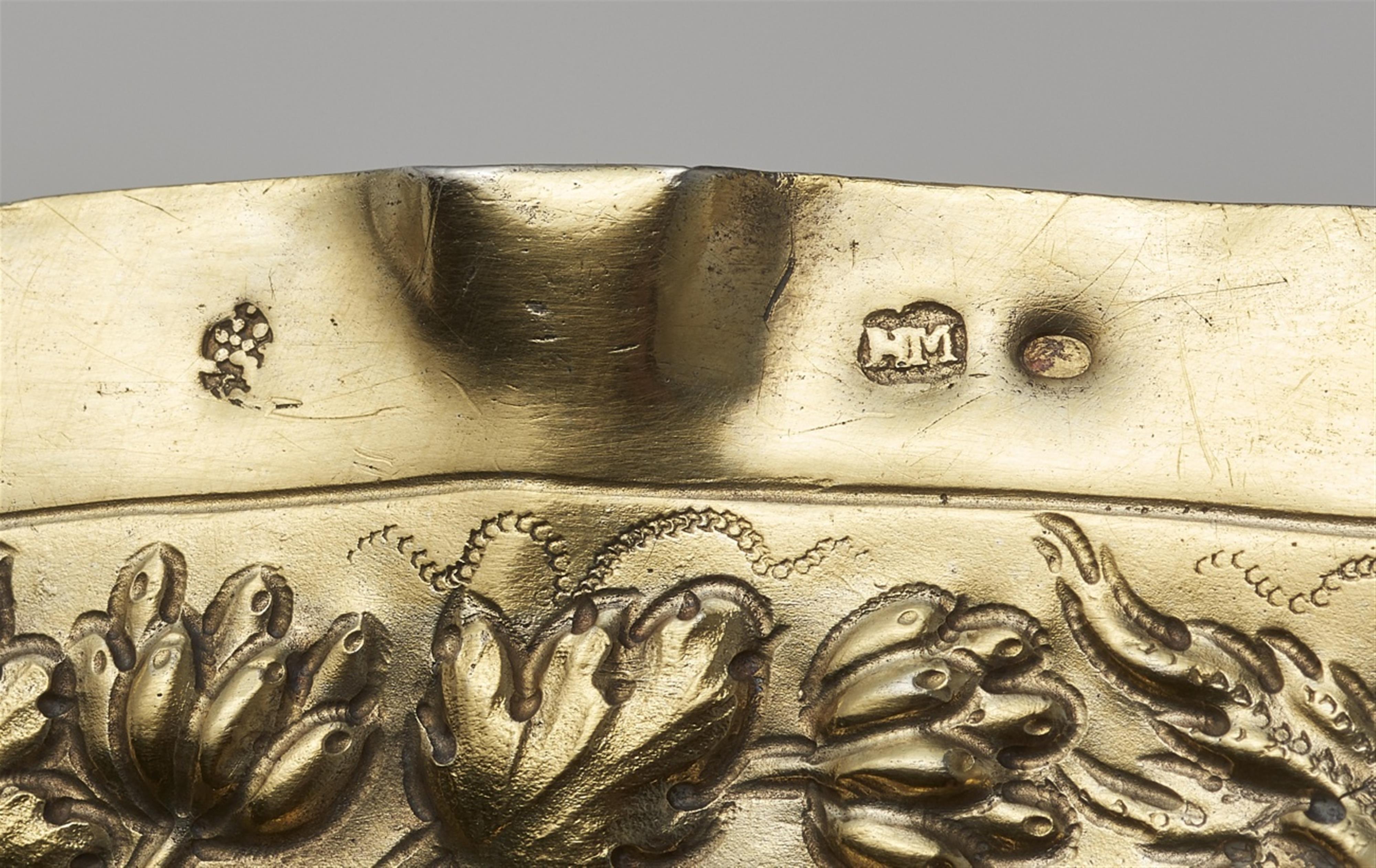 An Augsburg silver gilt sideboard dish - image-2