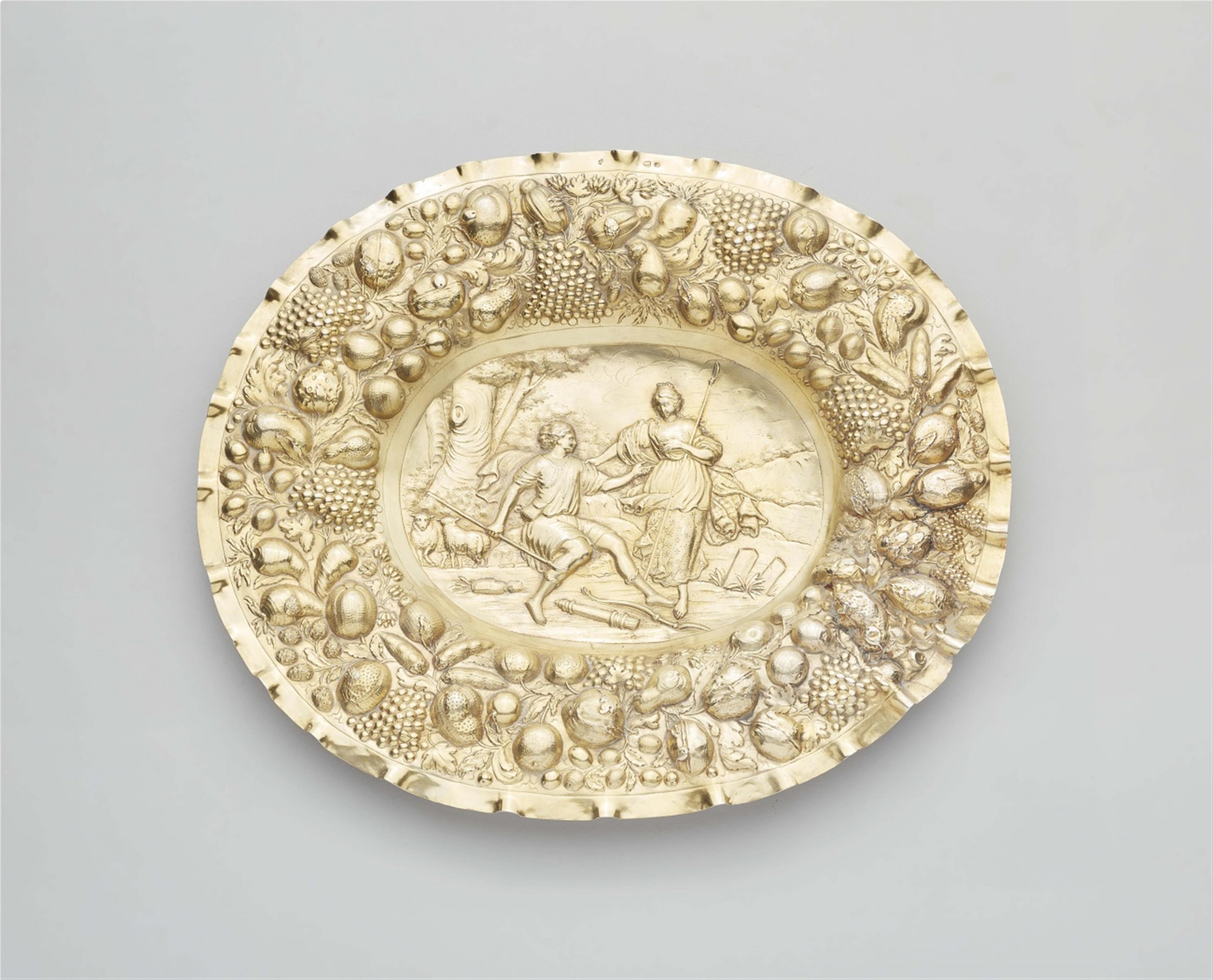 An Augsburg silver gilt sideboard dish - image-1