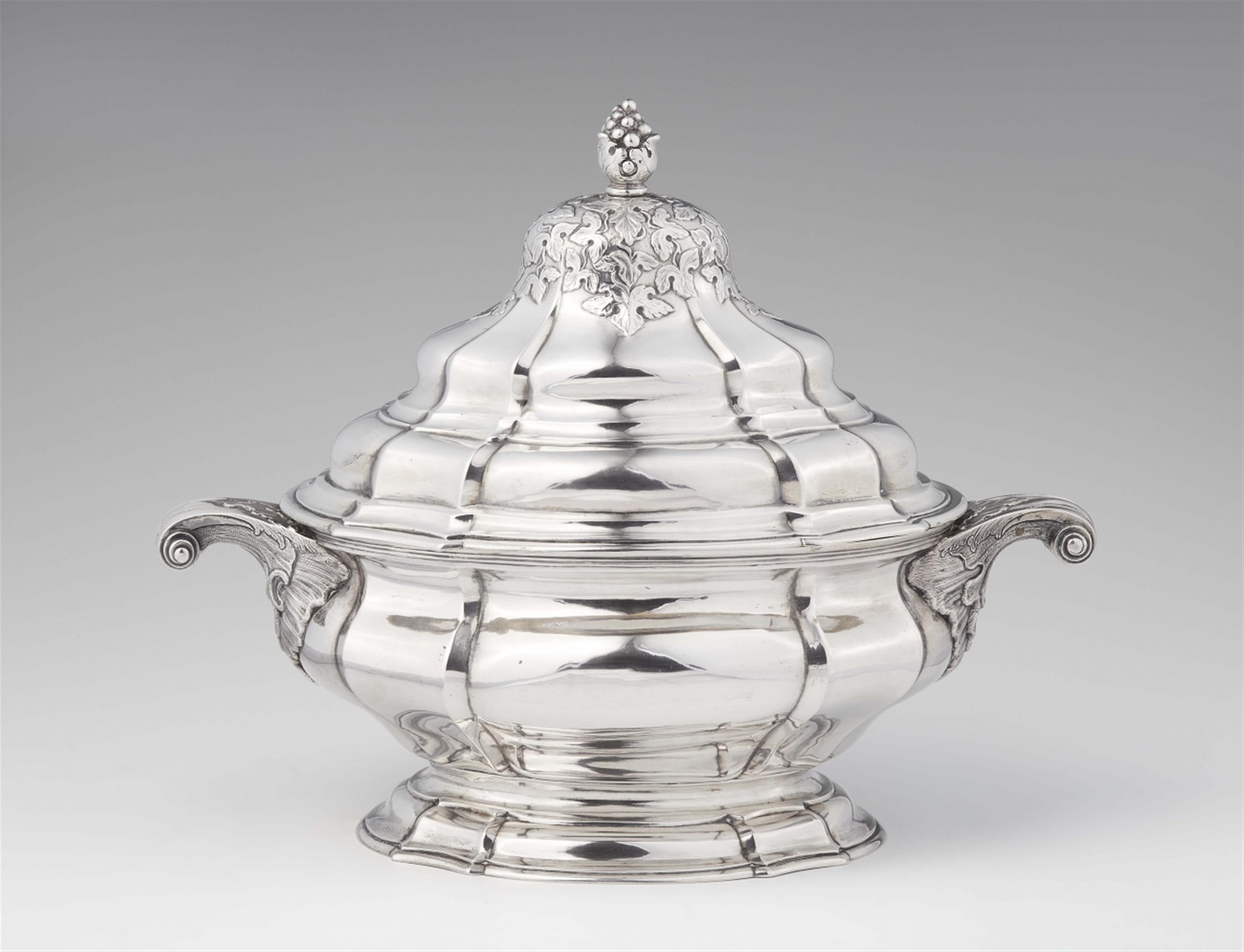 An important Reval silver tureen and cover - image-1