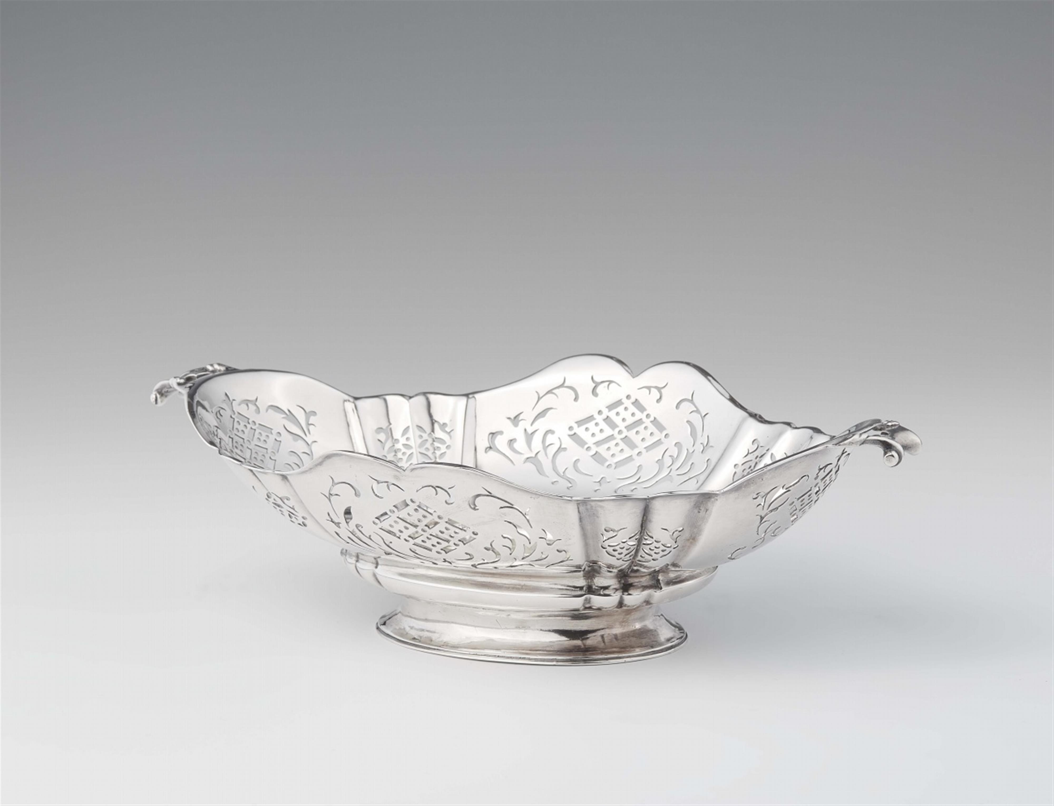 An Augsburg Baroque silver stembowl - image-1