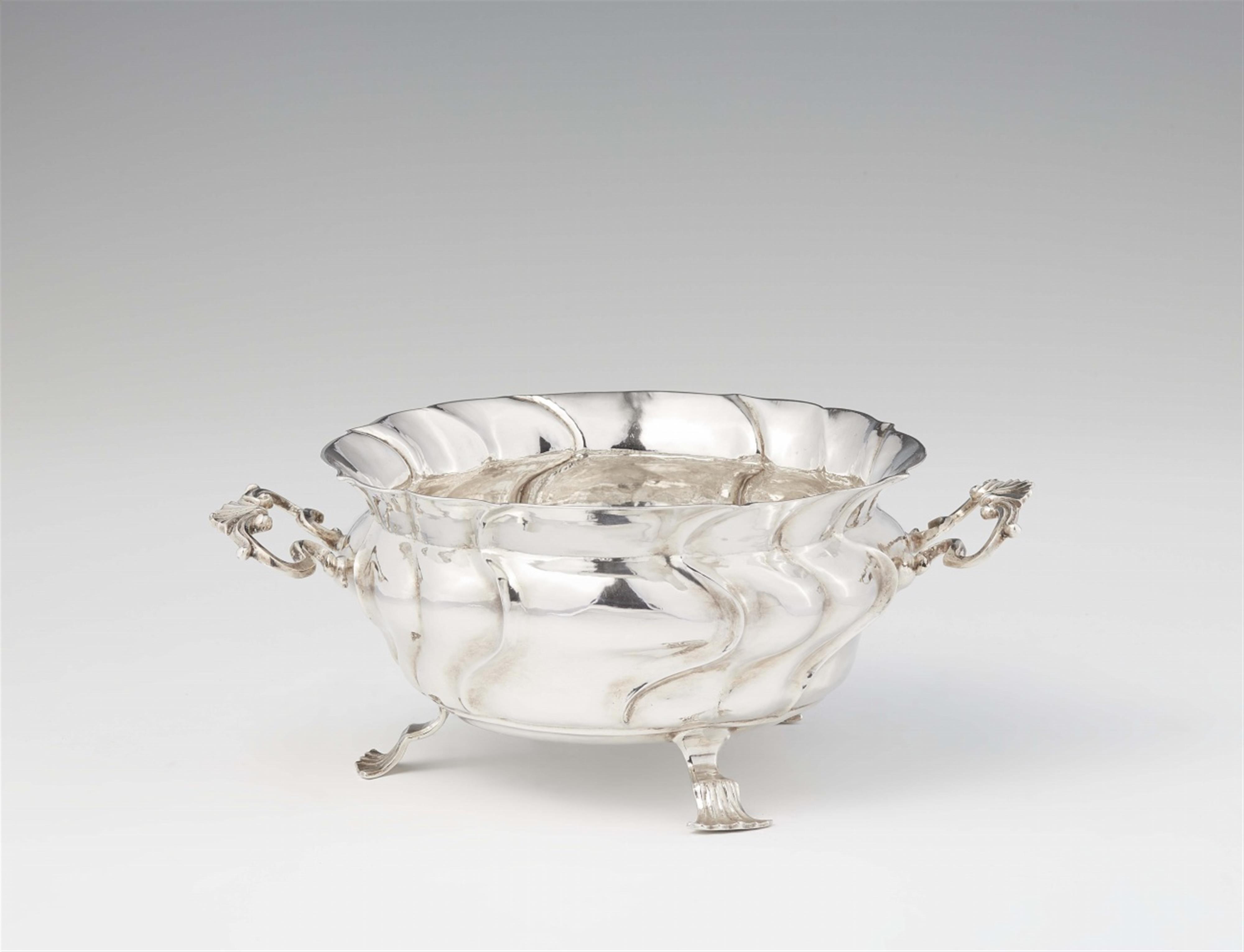 An Augsburg Rococo silver dish - image-1