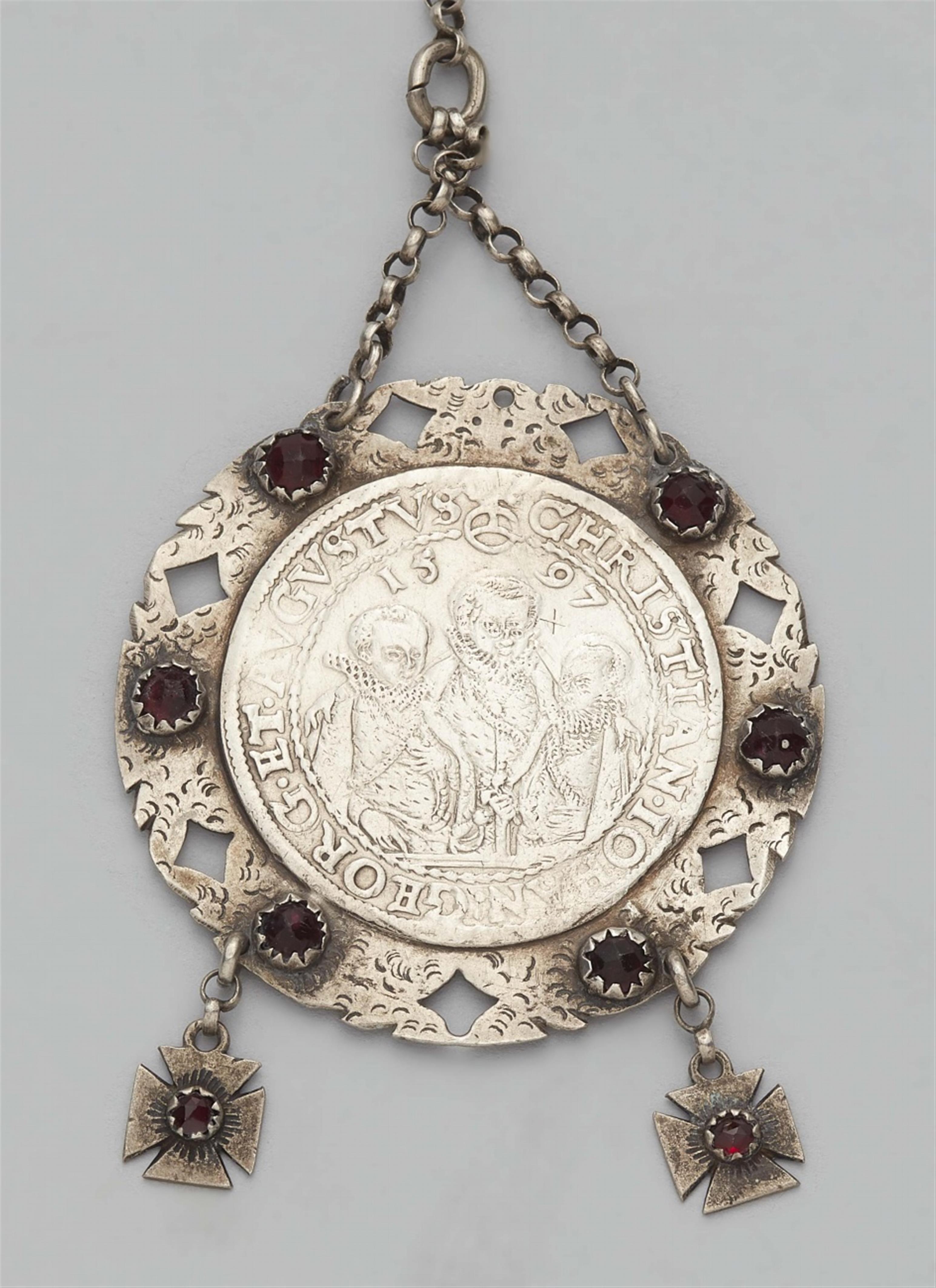 A silver gilt official chain and pendant - image-2