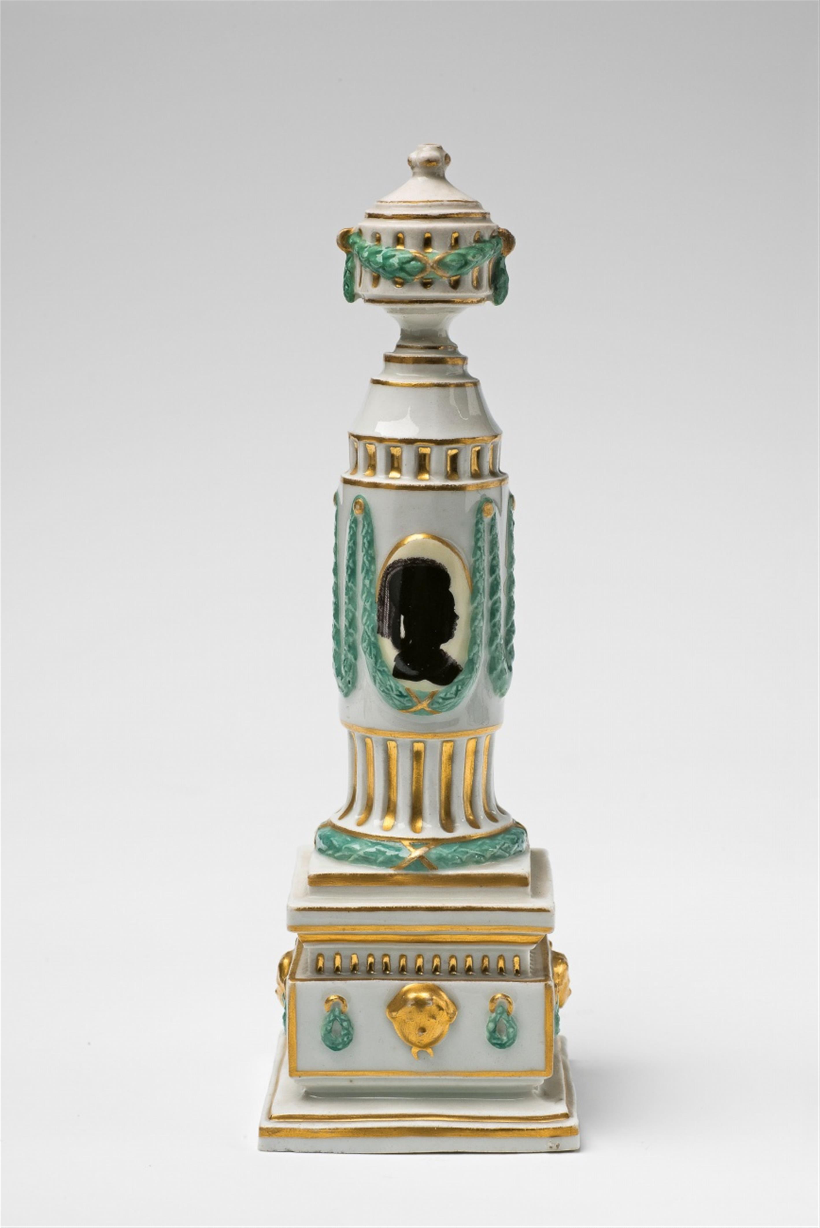 A Ludwigsburg porcelain column as a table centrepiece - image-2