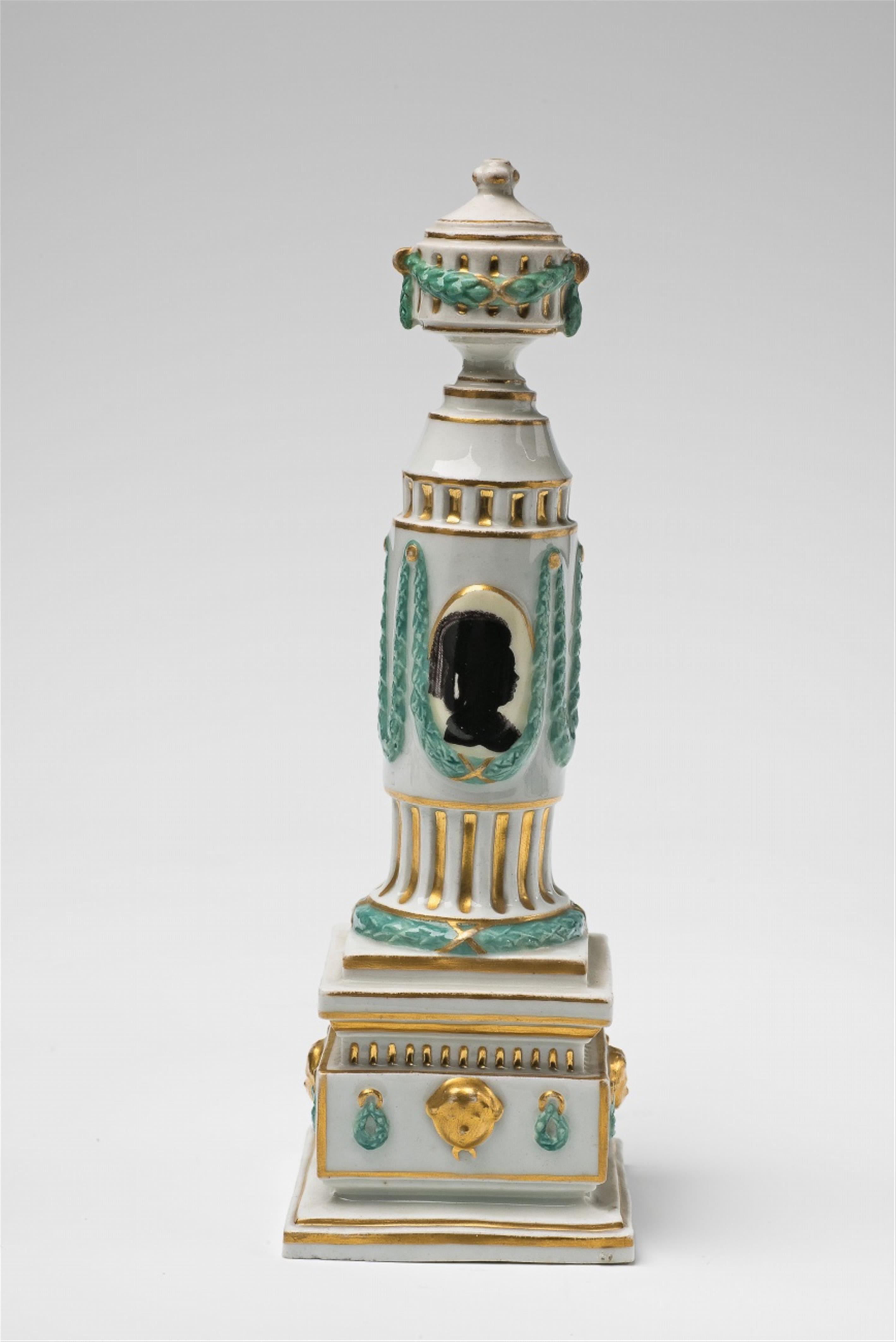 A Ludwigsburg porcelain column as a table centrepiece - image-4