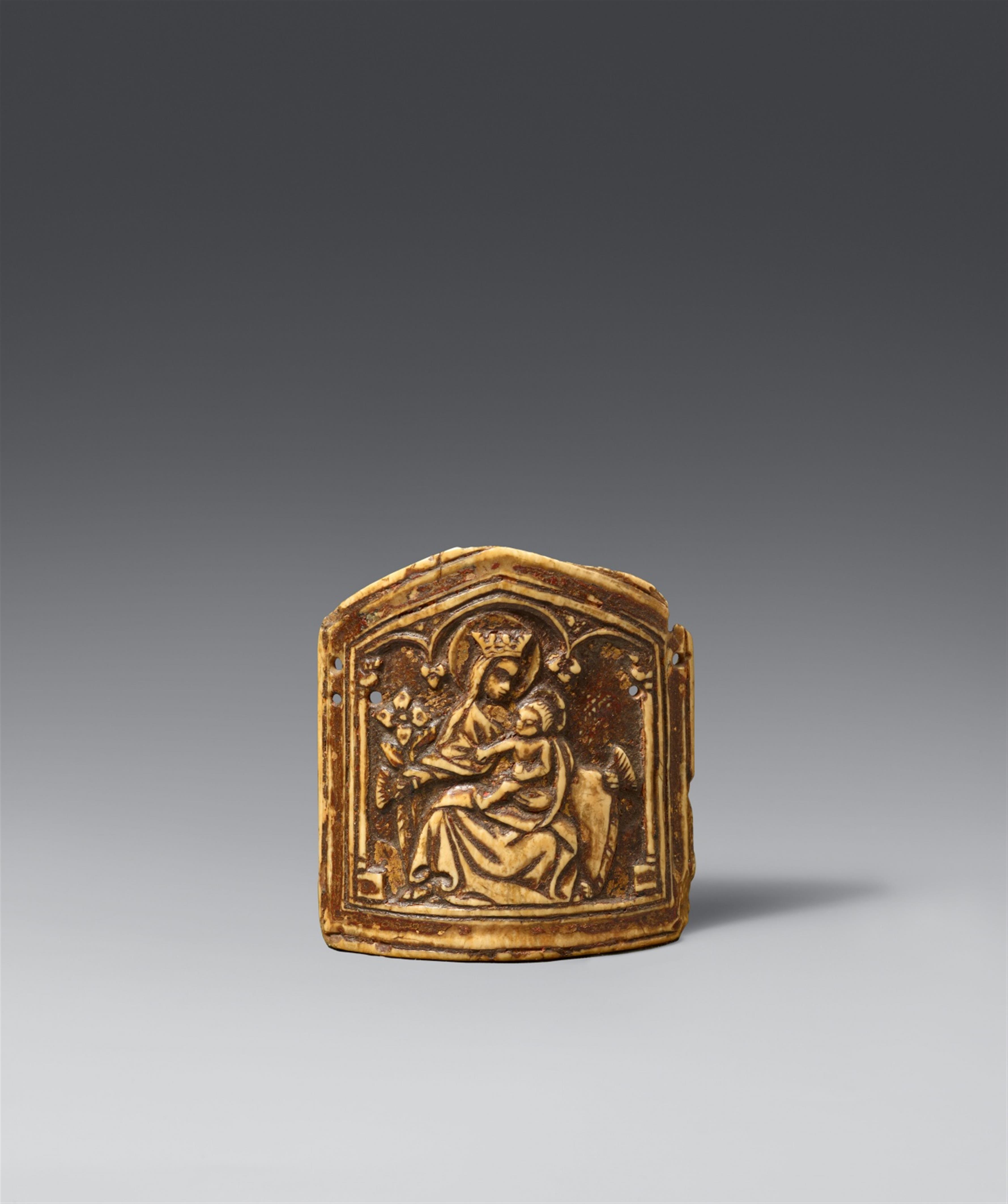 Probably France second half 15th century - A carved ivory pax tablet with the Virgin and Child, probabaly French, second half 15th century - image-1