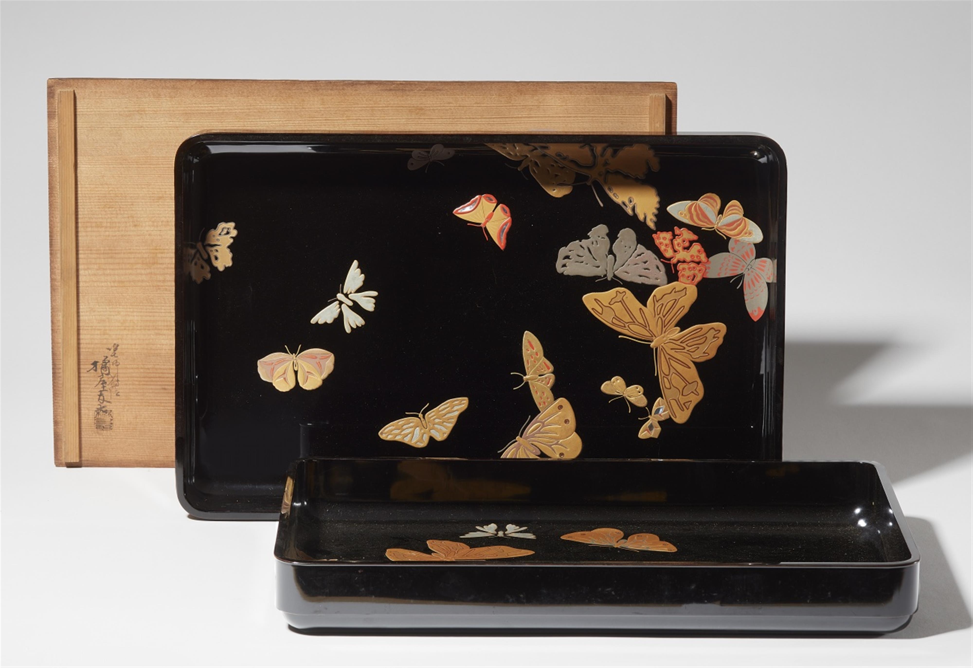 Zwei Tabletts für Kimono. Holz und Lack. Um 1900 - image-1