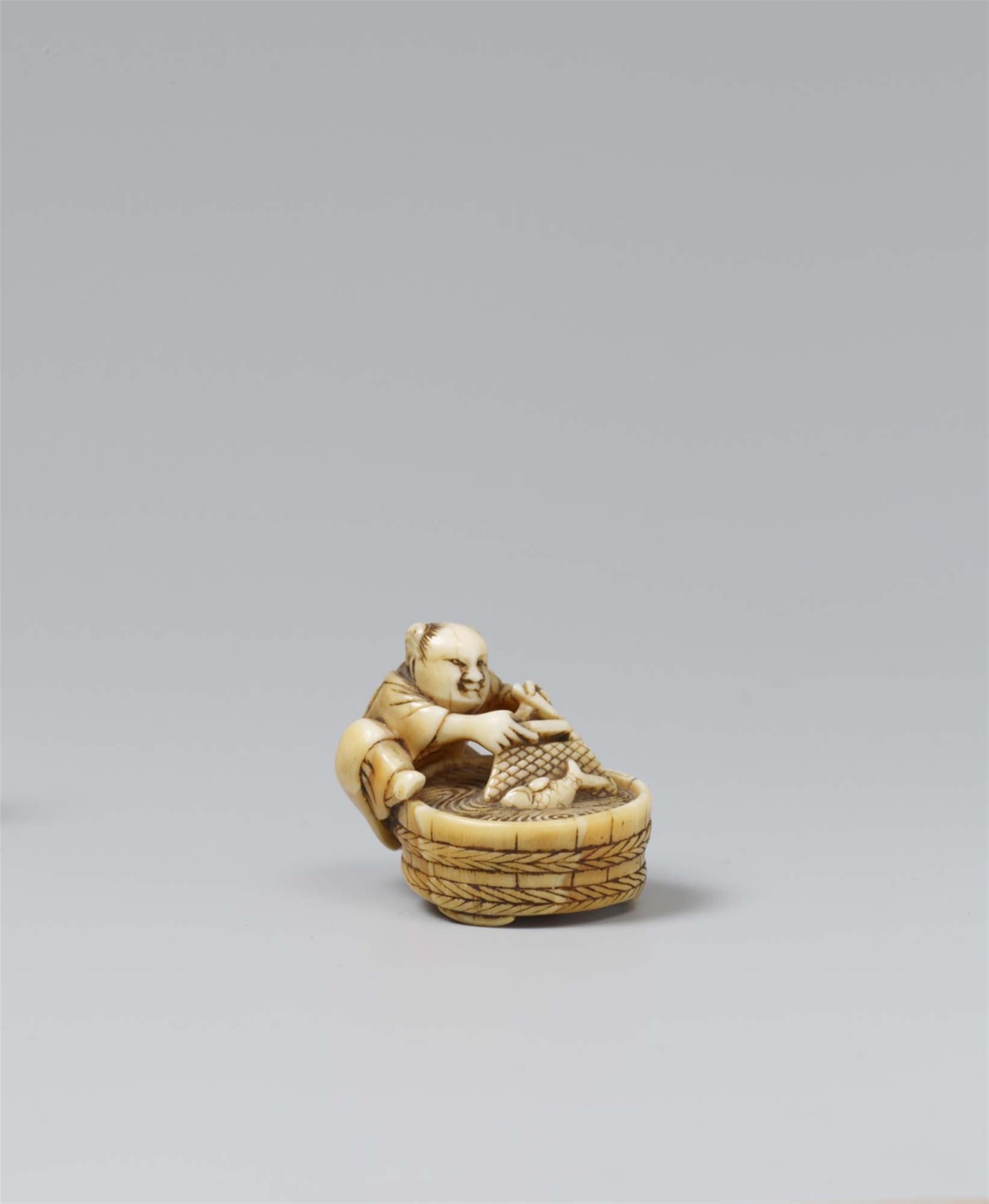 An ivory netsuke of a karako with a fish. Mid-19th century - image-1