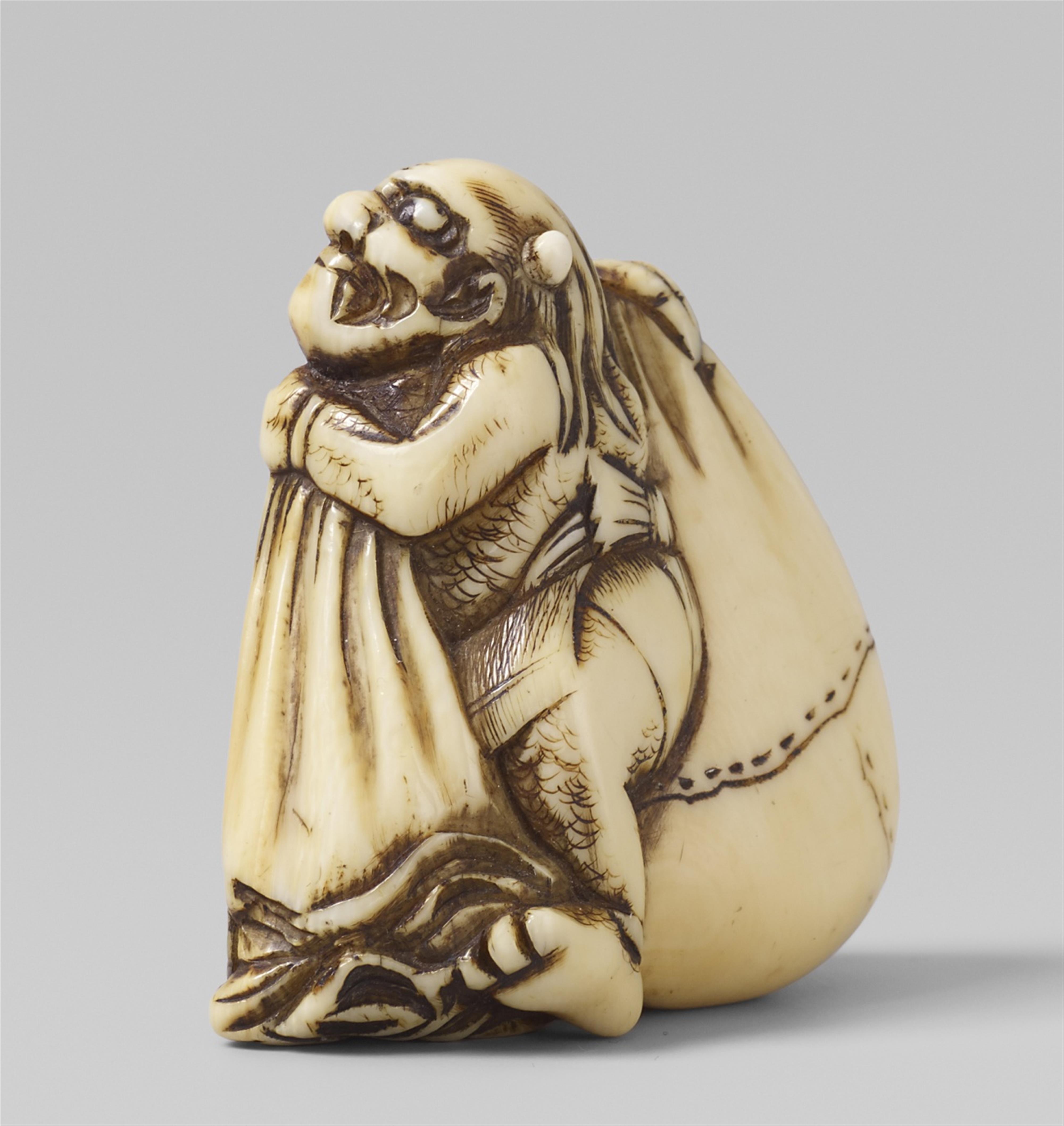 An ivory netsuke of an oni with a bag. Late 18th century - image-1