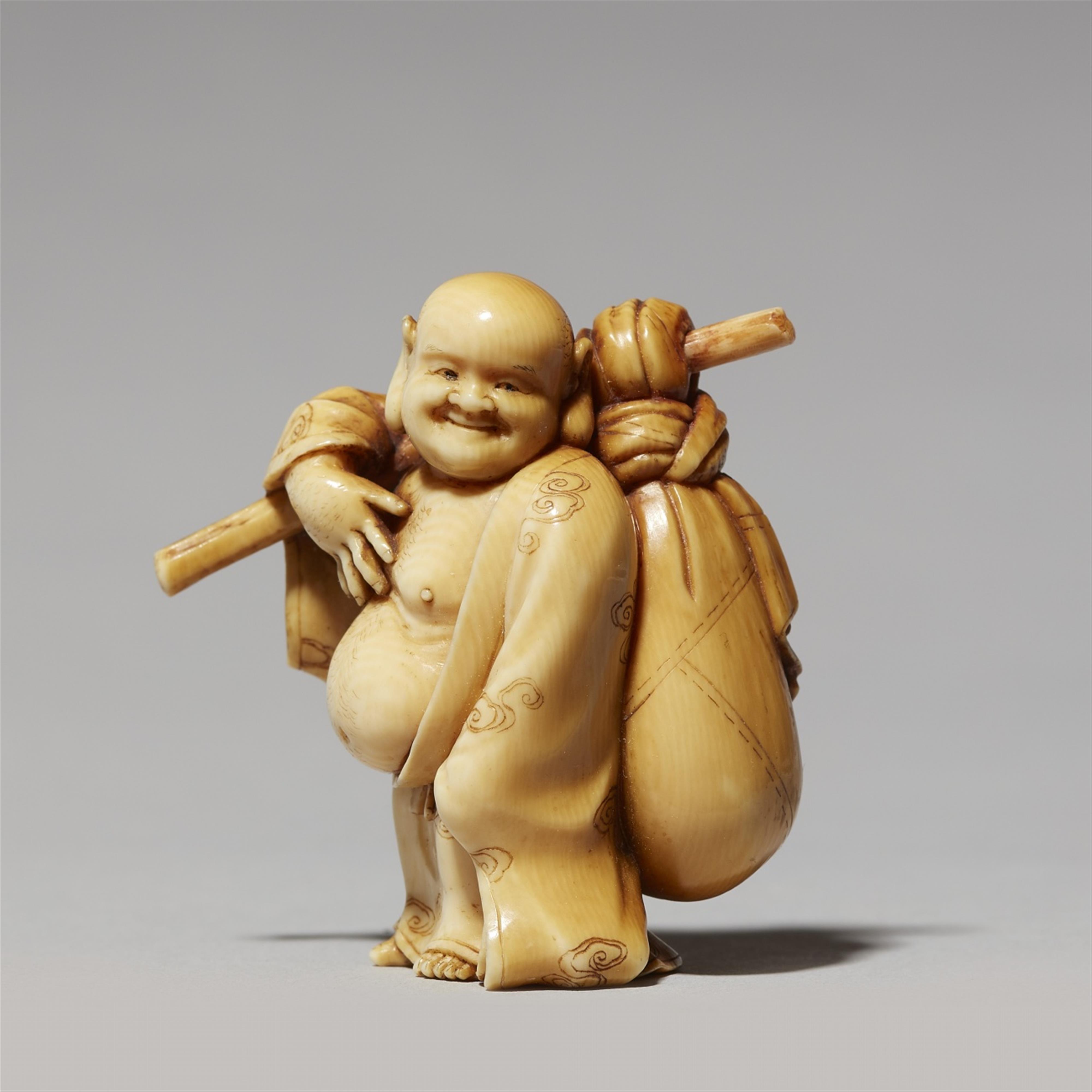 Okimono-Netsuke eines Hotei. Elfenbein. Um 1900 - image-1