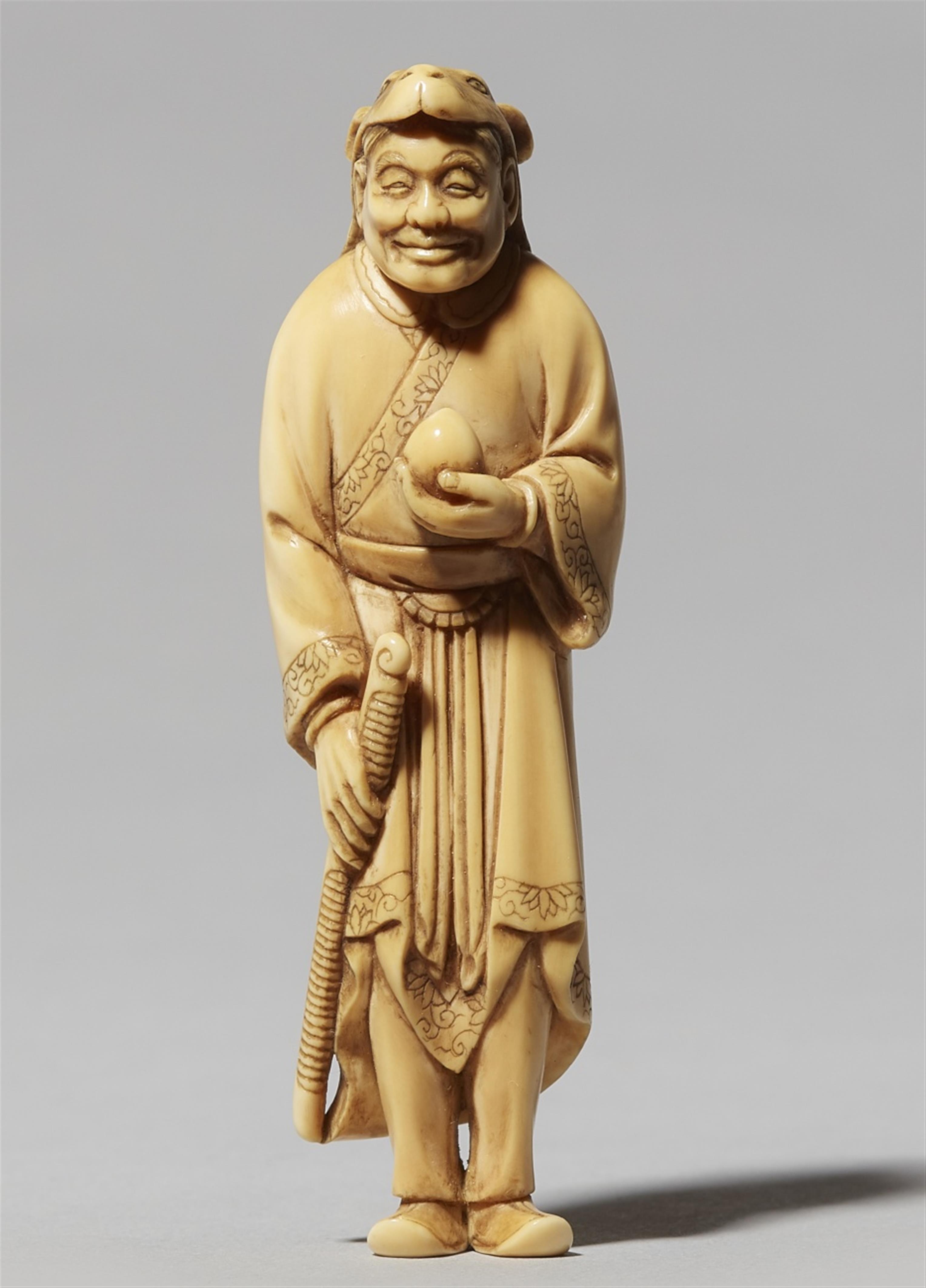 An ivory netsuke of a standing man. Late 19th century - image-1