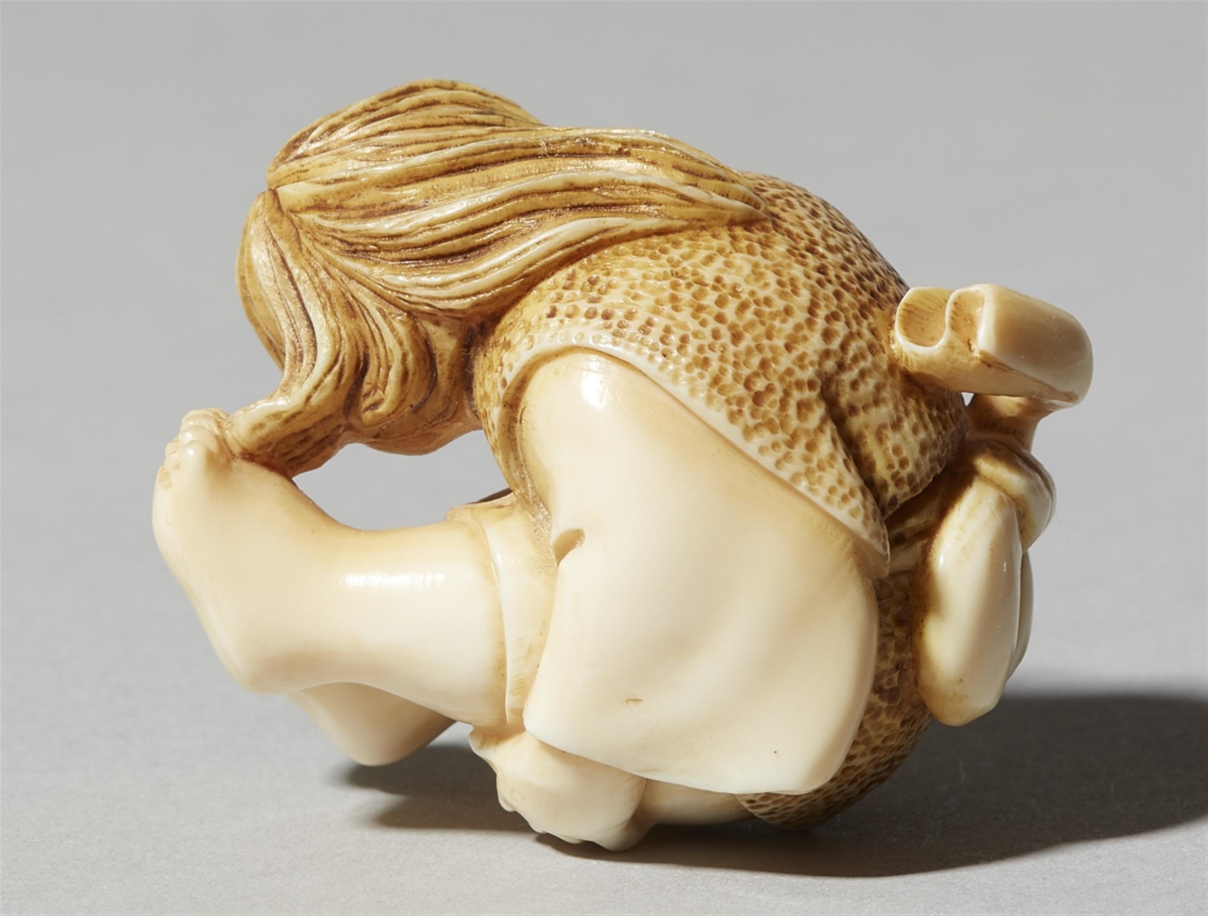 An ivory netsuke of a laughing boy. Early 20th century - image-2