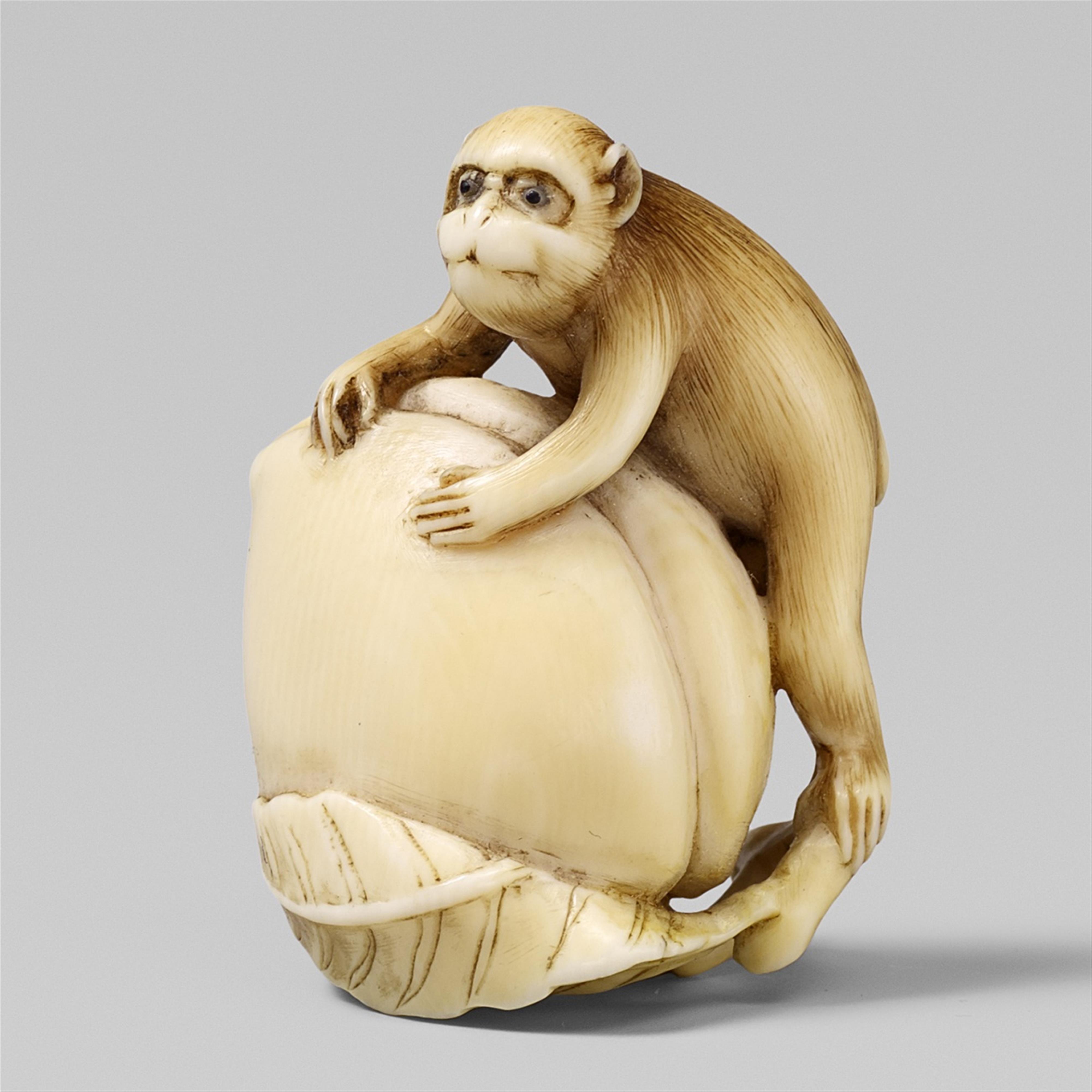 An ivory netsuke of a monkey climbing on a peach. Second half 19th century - image-1